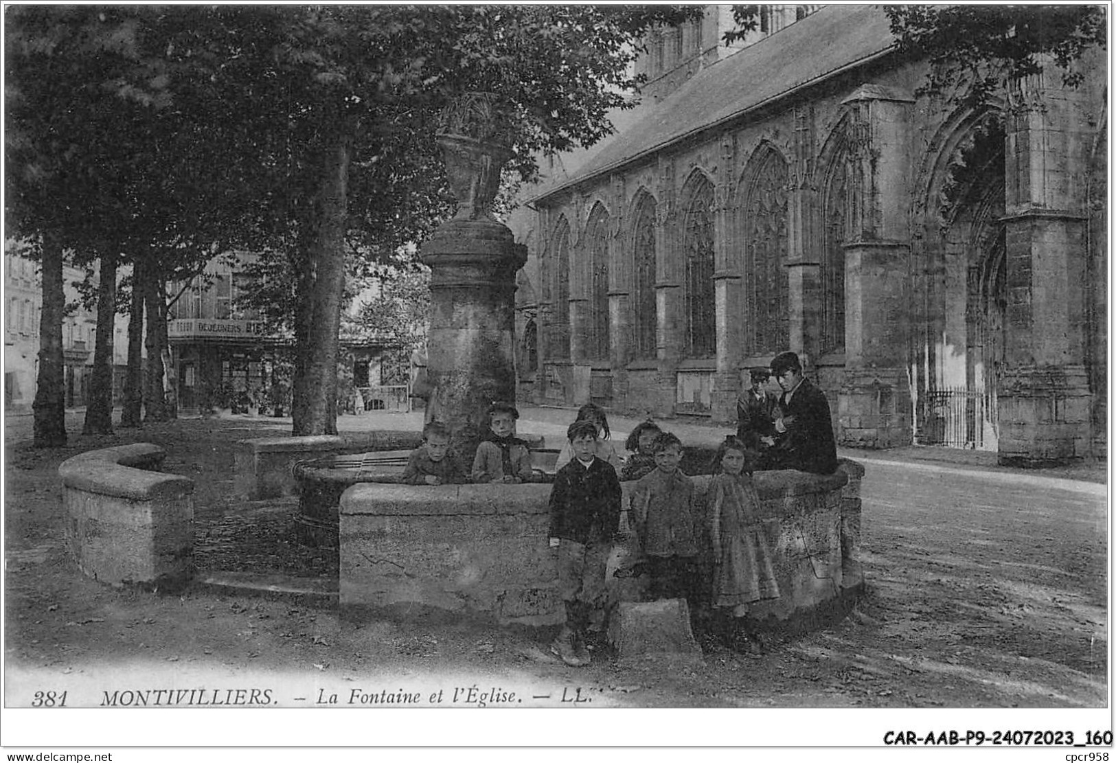 CAR-AABP9-76-0728 - MONTIVILLIERS - La Fontaine Et L'église - Cachet Militaire - Montivilliers
