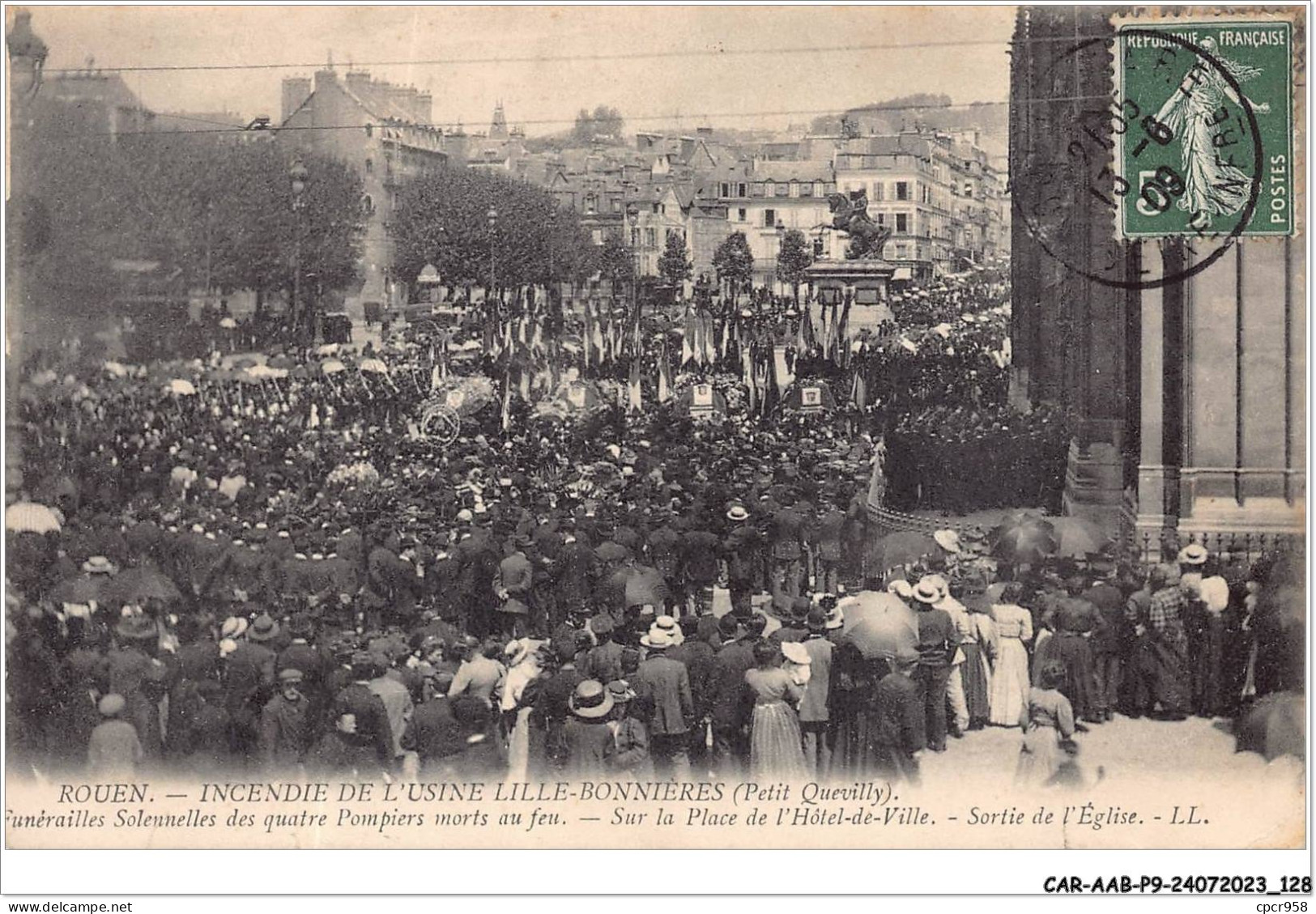 CAR-AABP9-76-0712 - ROUEN - Incendie De L'usine Lille-bonnières - Sur La Place De L'hôtel-de-ville - Rouen