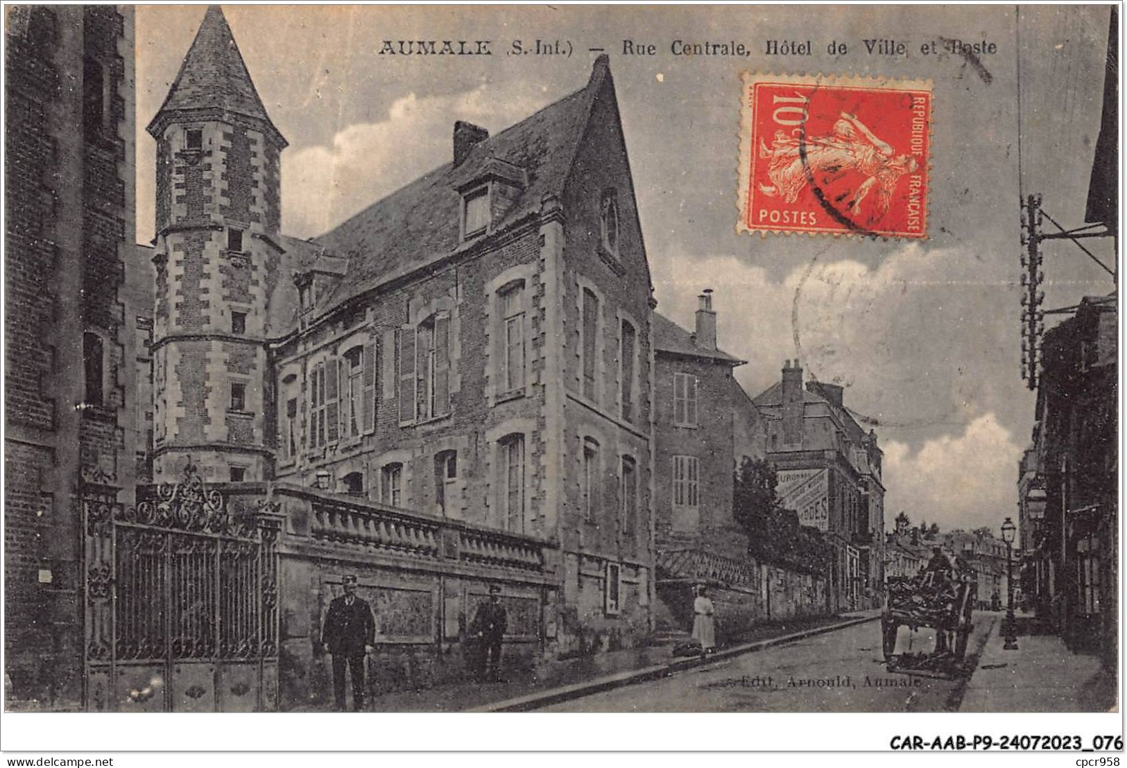 CAR-AABP9-76-0686 - AUMALE - Rue Centrale Hôtel De Ville Et Poste - Aumale