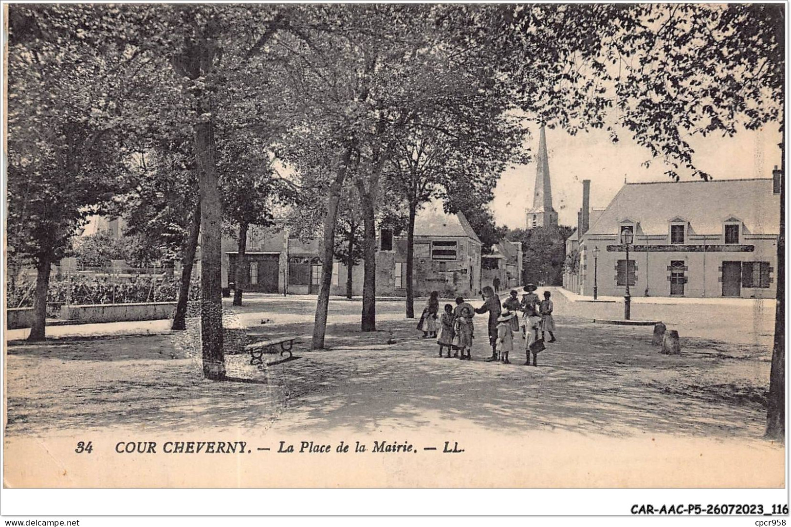 CAR-AACP5-41-0414 - COUR CHEVERNY - La Place De La Mairie  - Cheverny