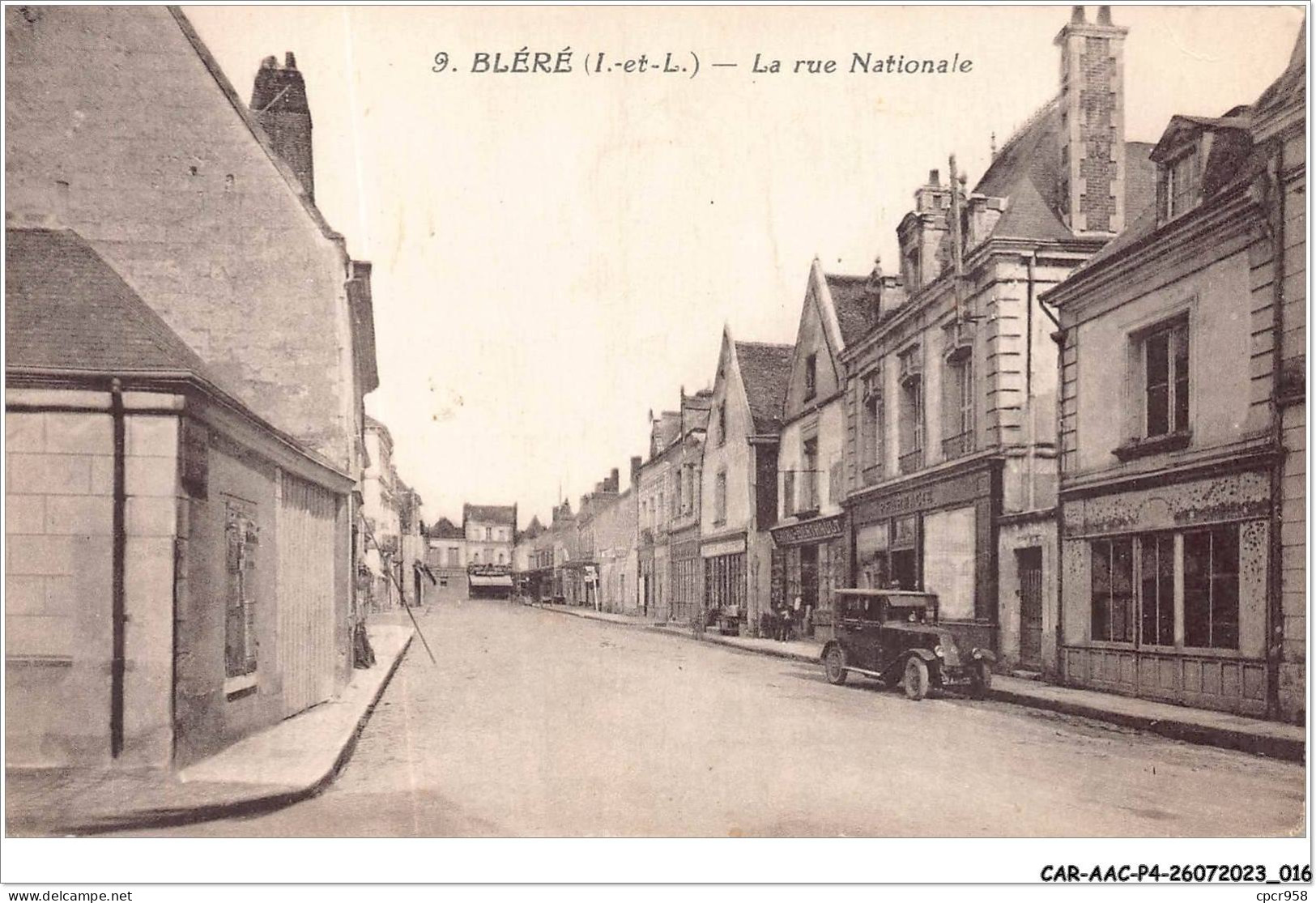 CAR-AACP4-37-0276 - BLERE - La Rue Nationale - Carte Pliee Vendue En L'etat - Bléré