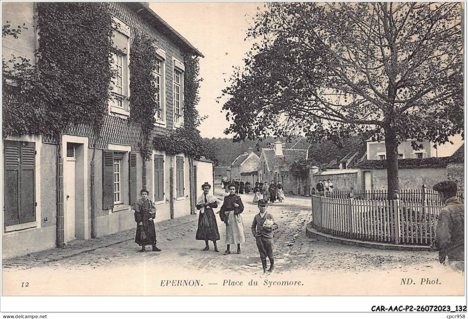 CAR-AACP2-28-0157 -  EPERNON - Place Du Sycomore  - Epernon