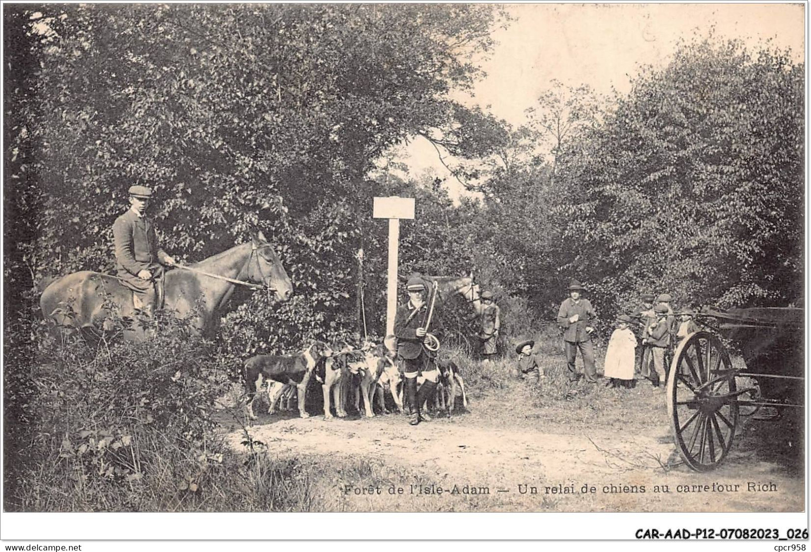 CAR-AADP12-95-1016 - L'ISLE-ADAM - Un Relais De Chien Au Carrefour Rich - L'Isle Adam