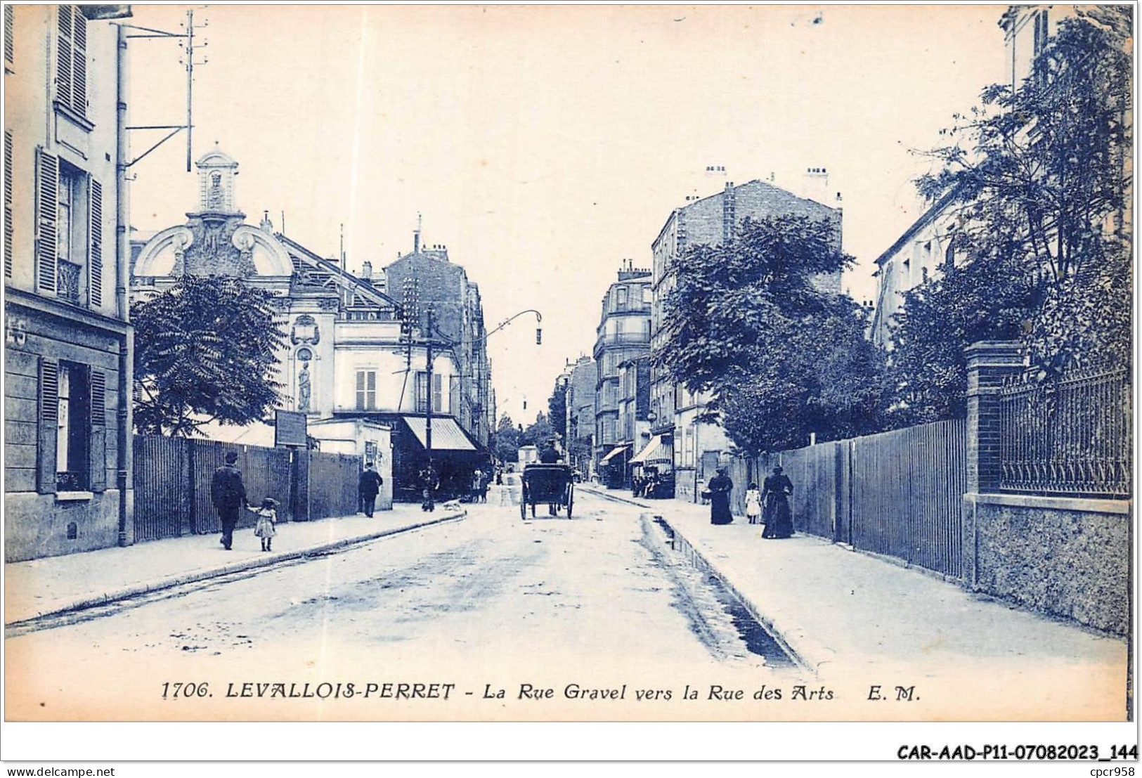 CAR-AADP11-92-0979 - LEVALLOIS PERRET - La Rue Gravel Vers La Rue Des Arts - Levallois Perret