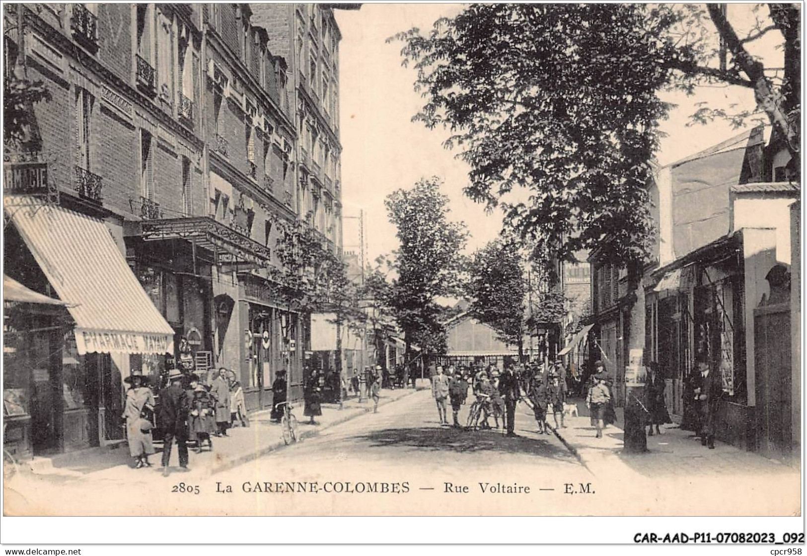 CAR-AADP11-92-0953 - LA GARENNES - Rue Voltaire  - La Garenne Colombes