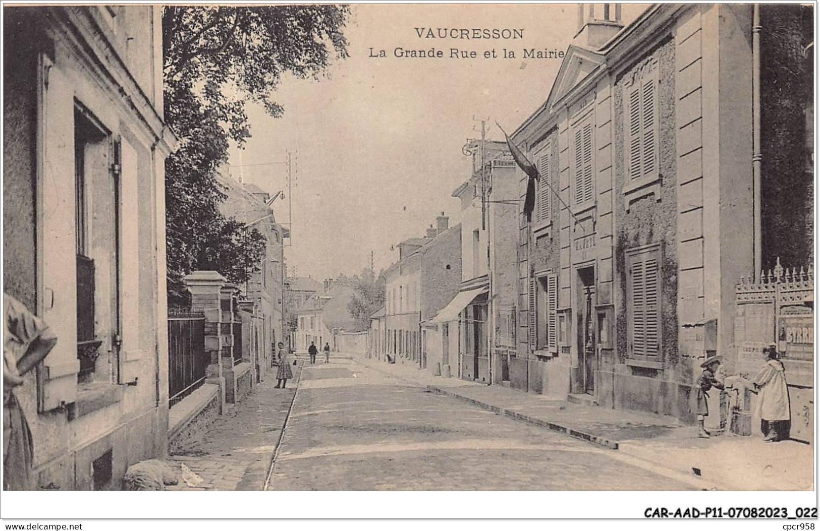 CAR-AADP11-92-0918 - VAUCRESSON - La Grande Rue Et La Mairie  - Vaucresson