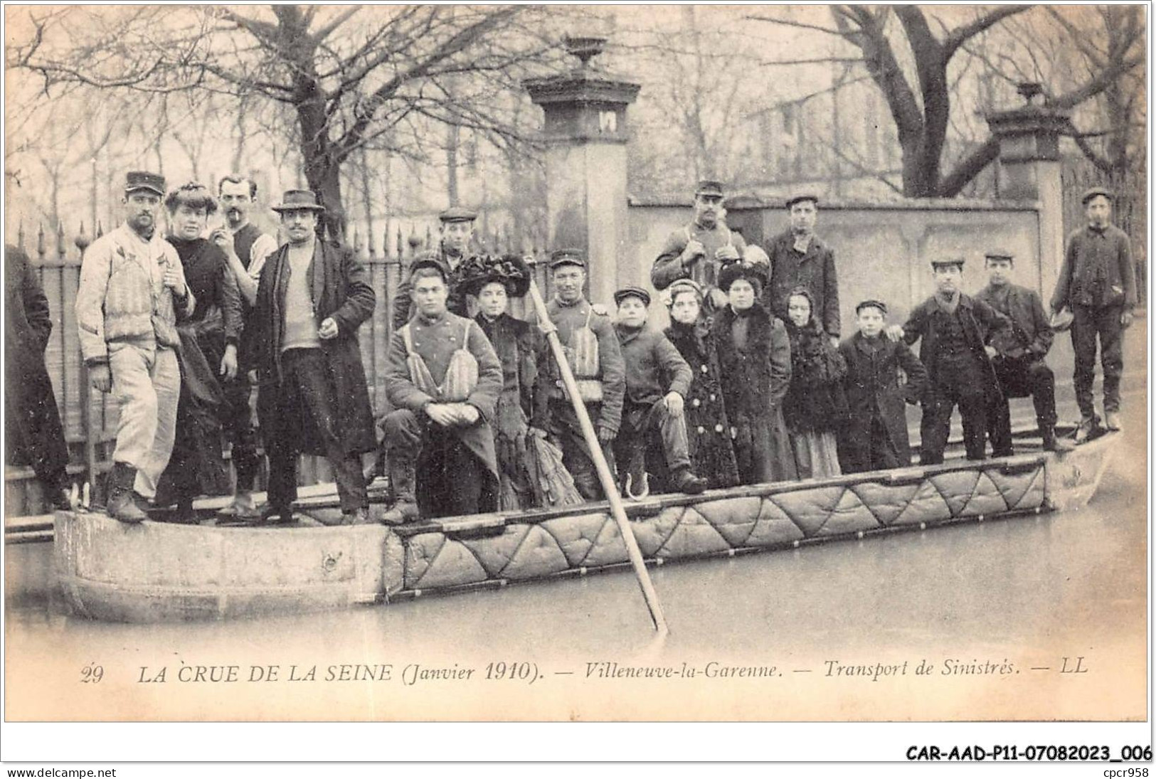 CAR-AADP11-92-0910 - VILLENEUVE LA GARRENNE - Transport De Sinistrés - Villeneuve La Garenne