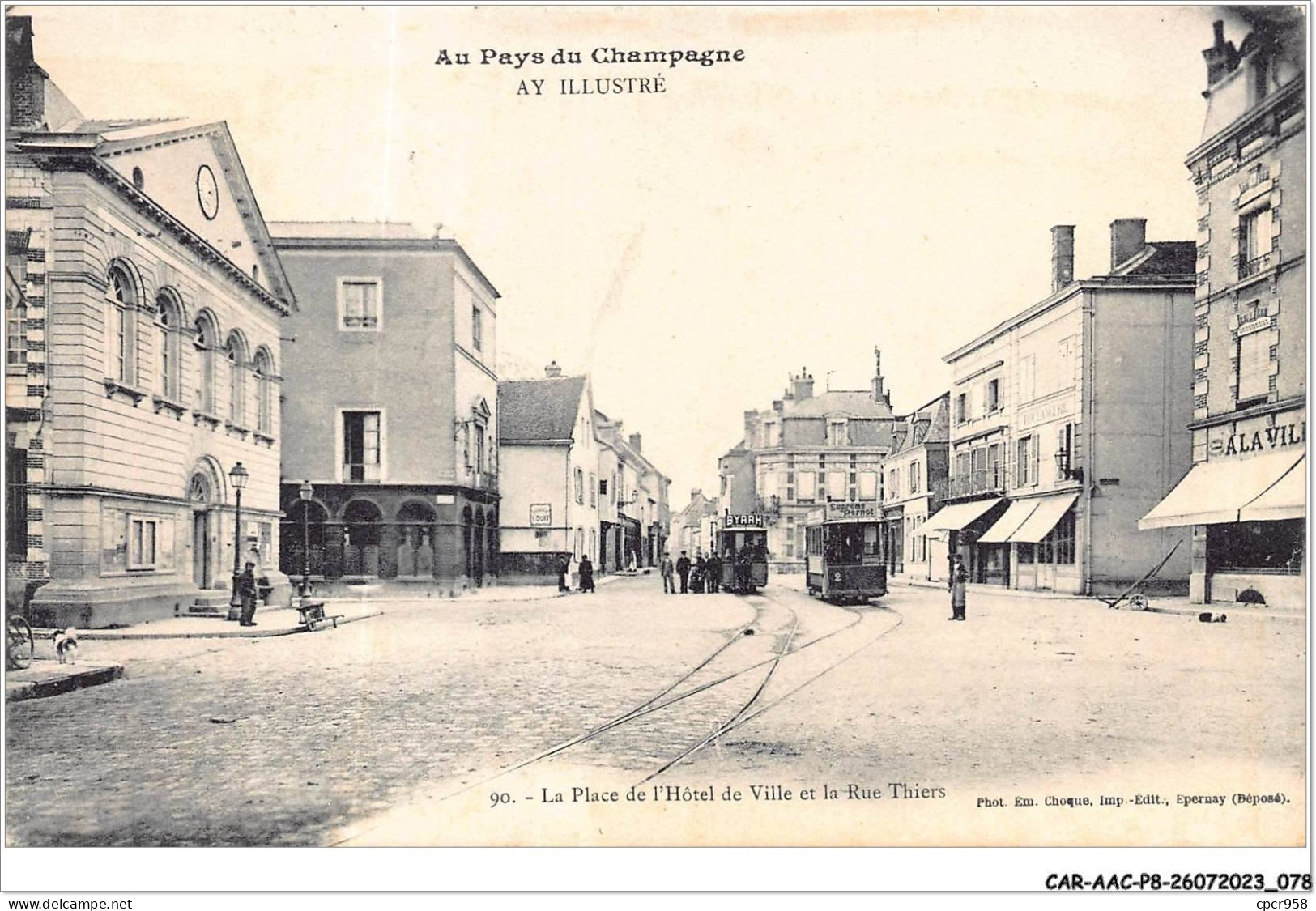 CAR-AACP8-51-0676 - AY Illustré - La Place De L'hotel De Ville Et La Rue Thiers - Tramway - Ay En Champagne