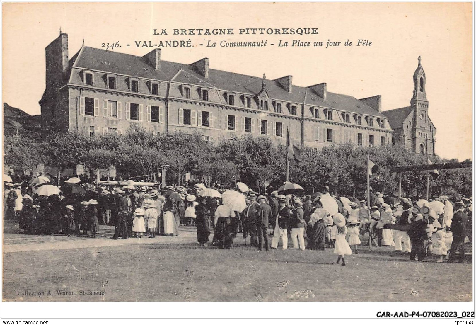 CAR-AADP4-22-0265 - VAL ANDRE - La Communauté - La Place Un Jour De Fete - Pléneuf-Val-André