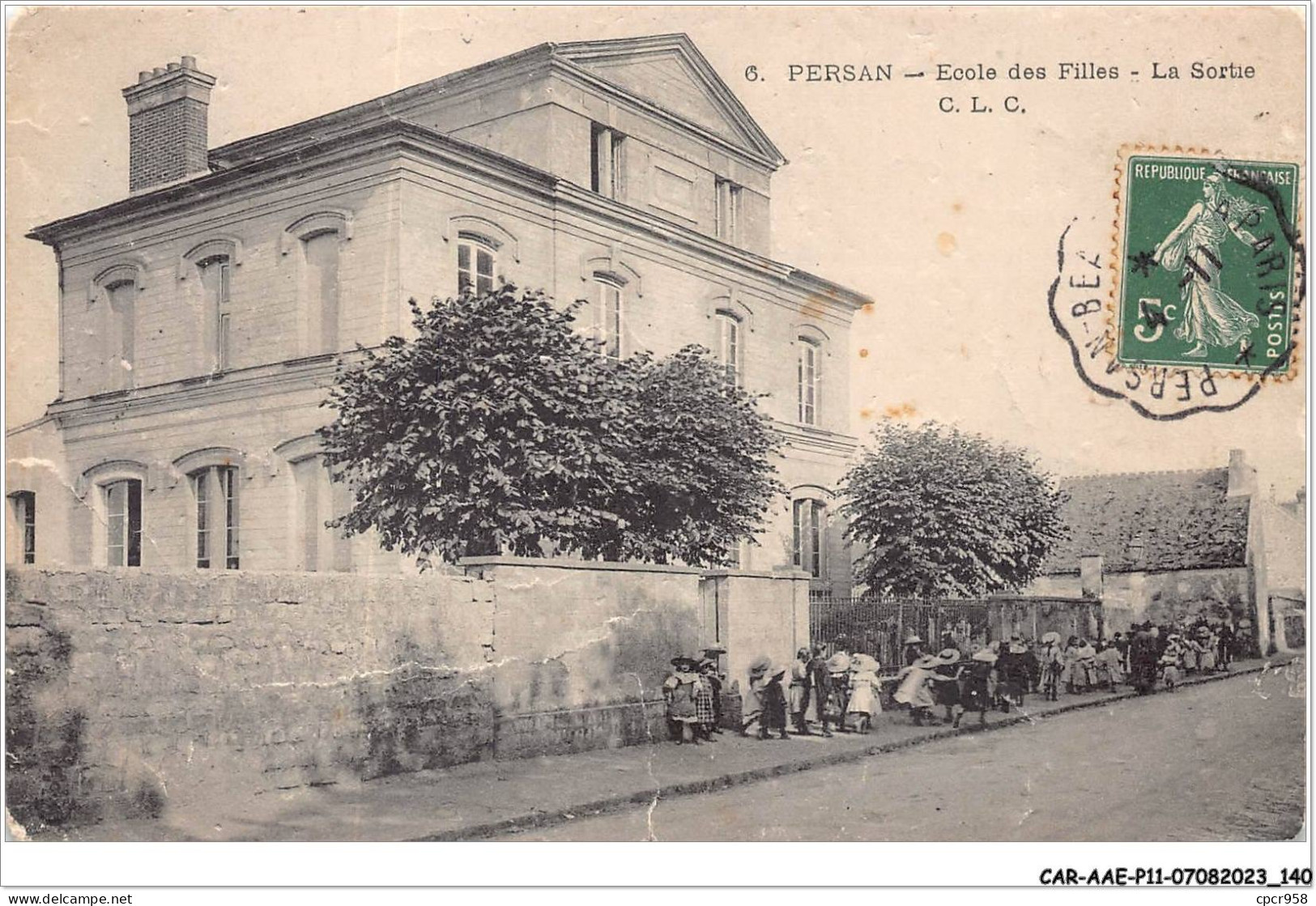 CAR-AAEP11-95-1102 - PERSAN - Ecole Des Filles - La Sortie - Carte Vendue En L'etat - Persan