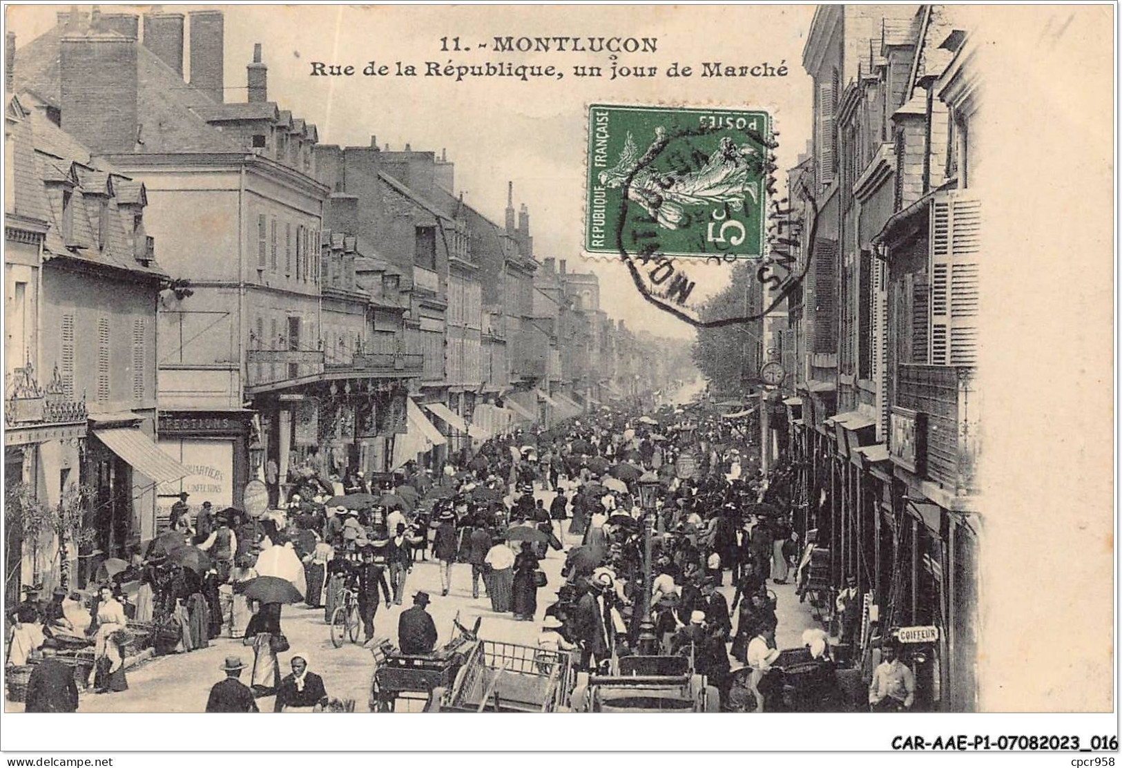 CAR-AAEP1-03-0009 - MONTLUCON - Rue De La Republique - Un Jour De Marché - Montlucon