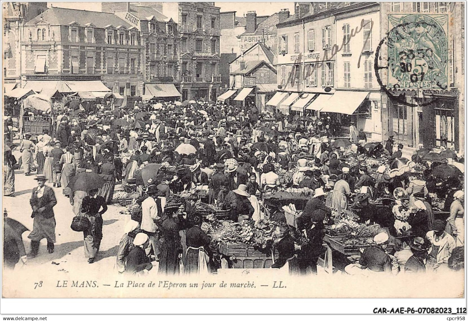 CAR-AAEP6-72-0561 - LE MANS - La Place De L'eperon Un Jour De Marché - Le Mans