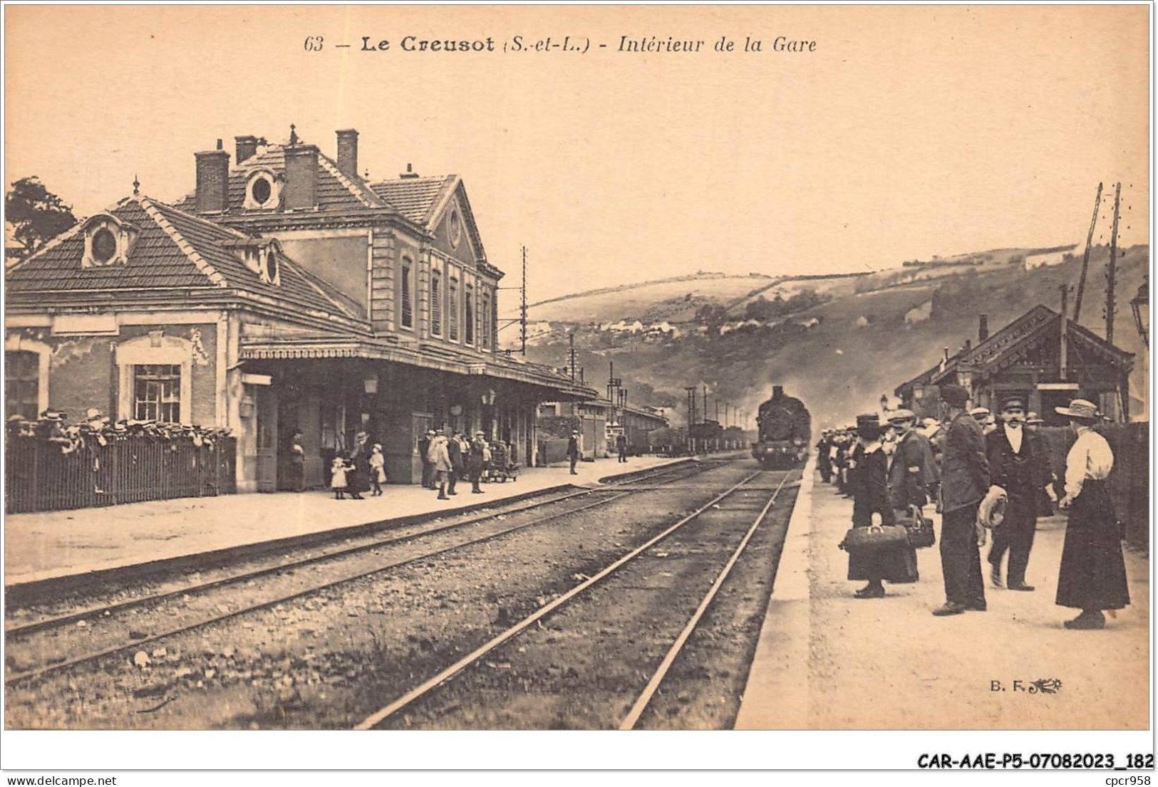 CAR-AAEP5-71-0489 - LE CREUSOT - Interieur De La Gare - Train - Le Creusot