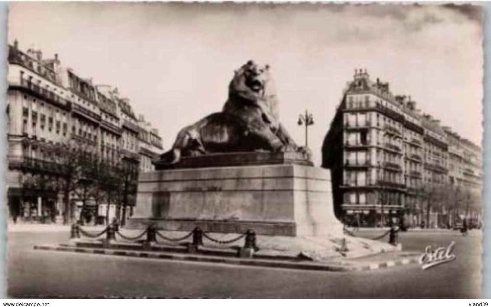 PARIS. -  Place Denfert Rochereau : Le Lion De Belfort.     Non Circulée - Plätze