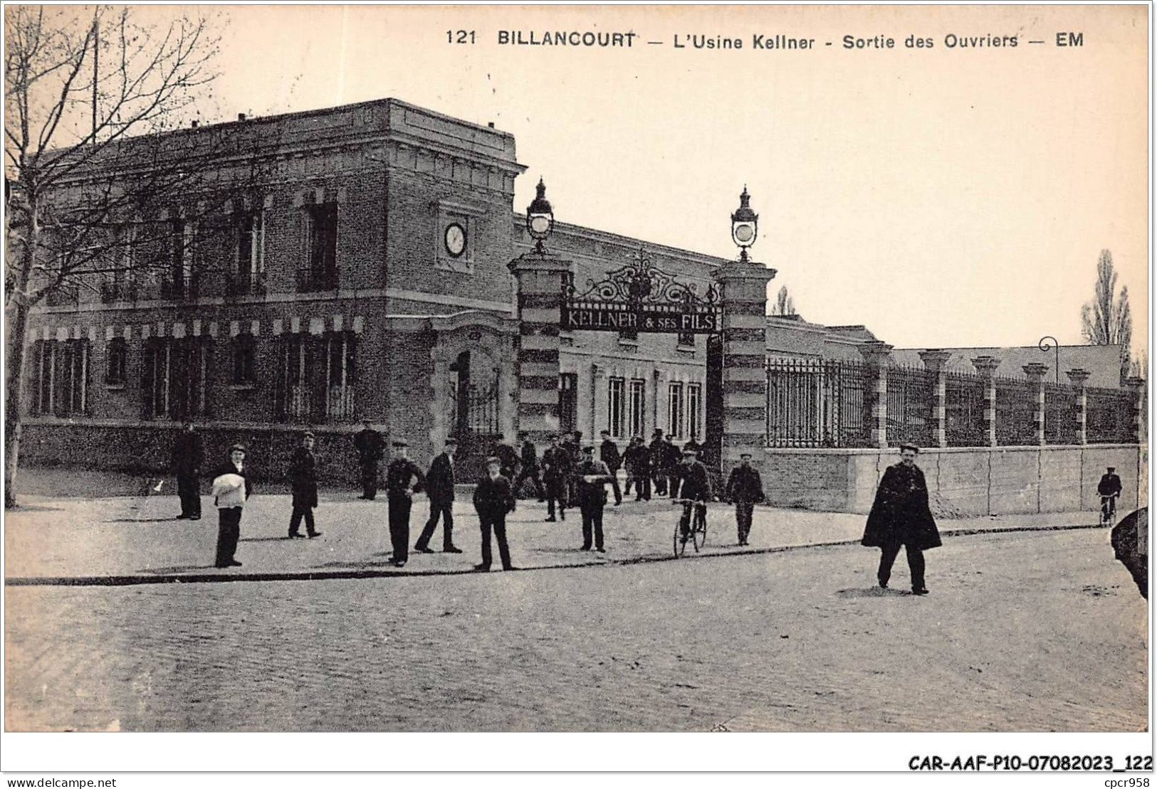 CAR-AAFP10-92-0917 - BILLANCOURT - L'usine Kellner - Sortie Des Ouvriers - Boulogne Billancourt