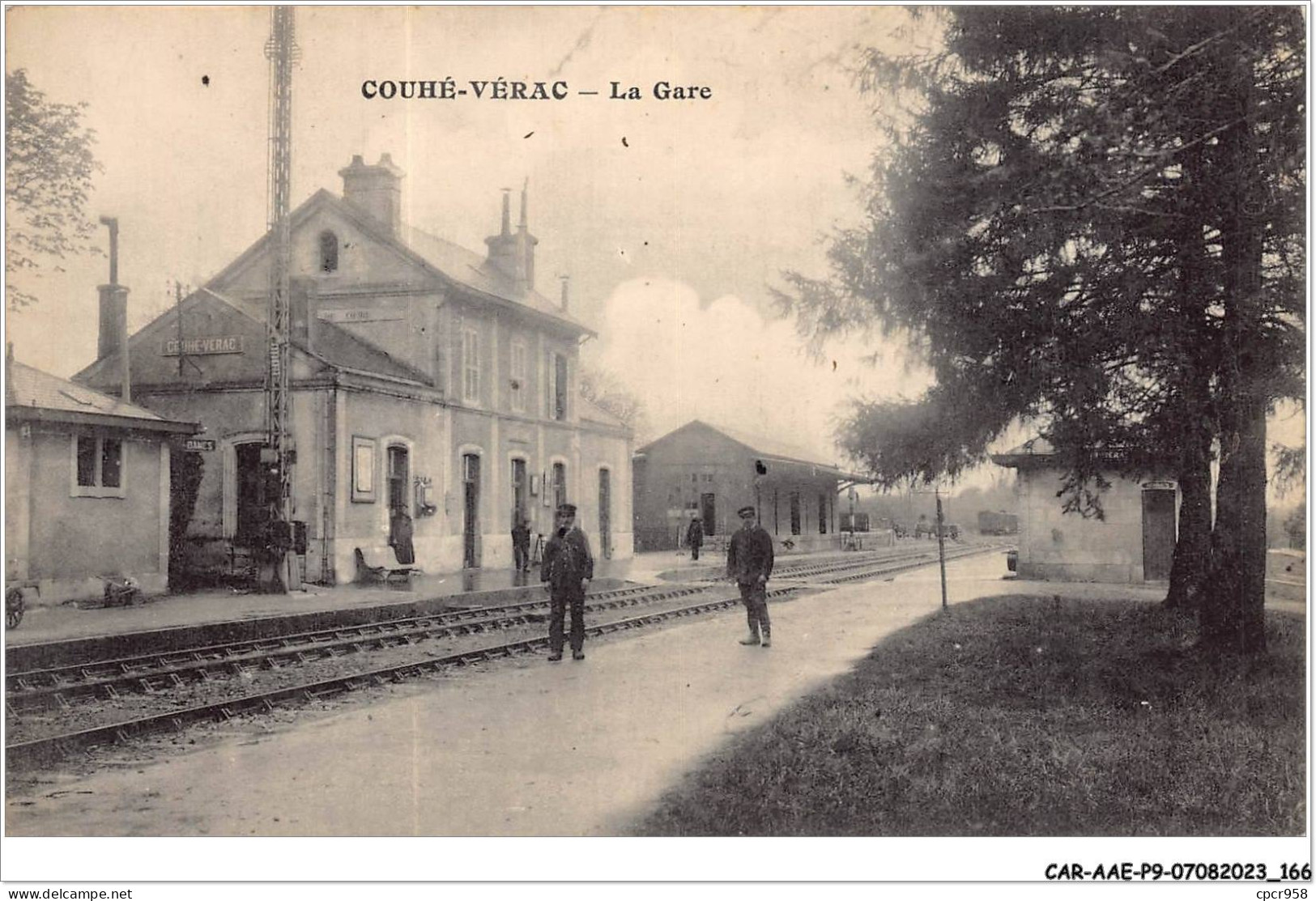 CAR-AAEP9-86-0919 - COUHE-VERAC - La Gare - Couhe