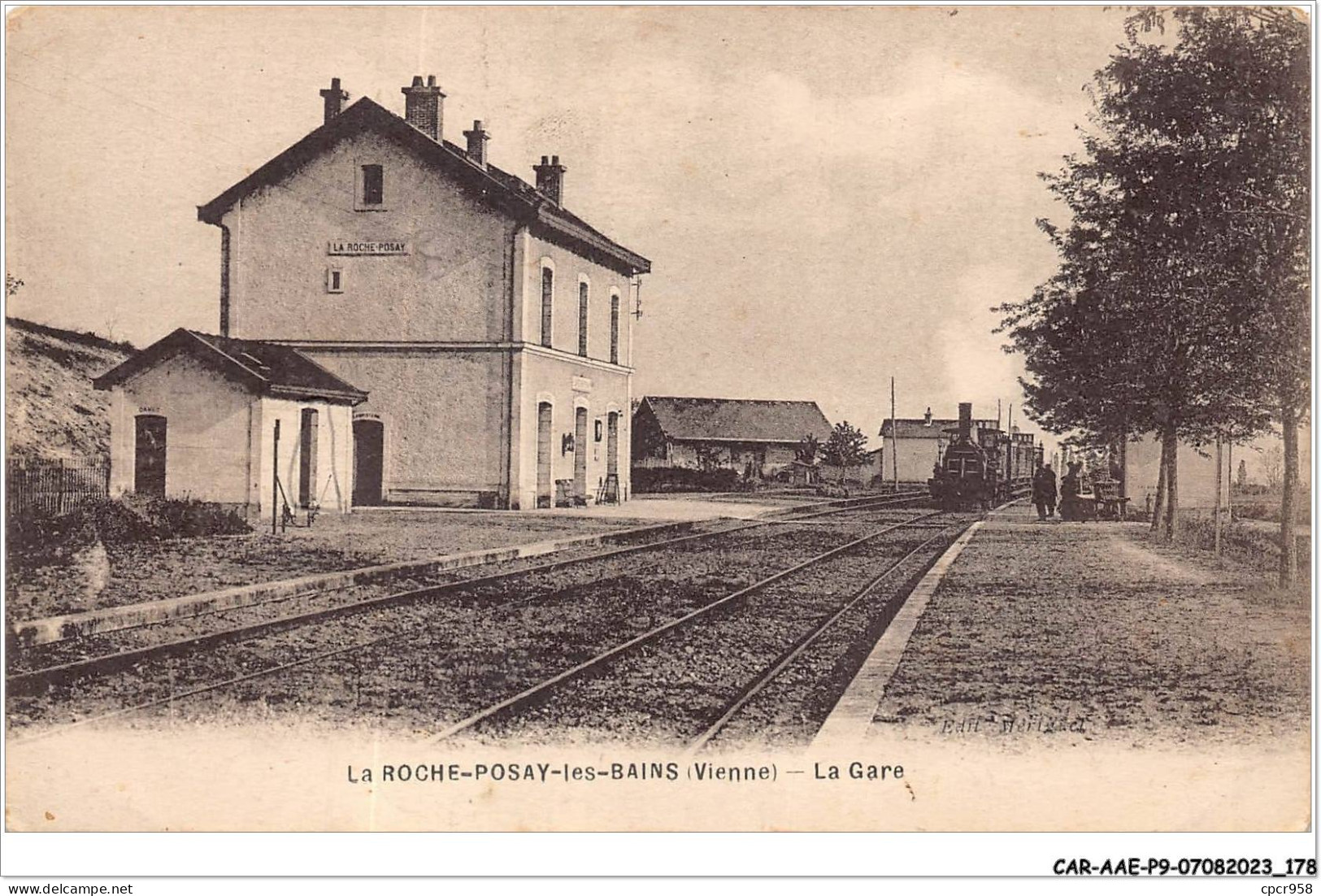 CAR-AAEP9-86-0925 - LA-ROCHE-POSAY-LES-BAINS - La Gare - Train - La Roche Posay