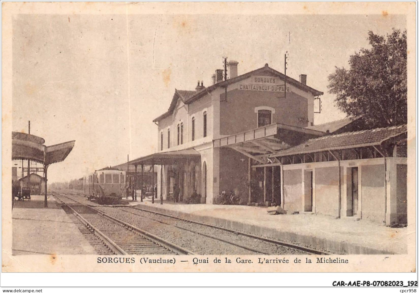 CAR-AAEP8-84-0823 - SORGUES - Quai De La Gare - L'arrivée De La Micheline  - Sorgues