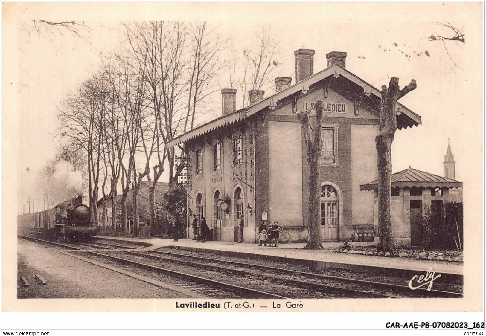 CAR-AAEP8-82-0808 - LAVILLEDIEU - La Gare - Train - Autres & Non Classés