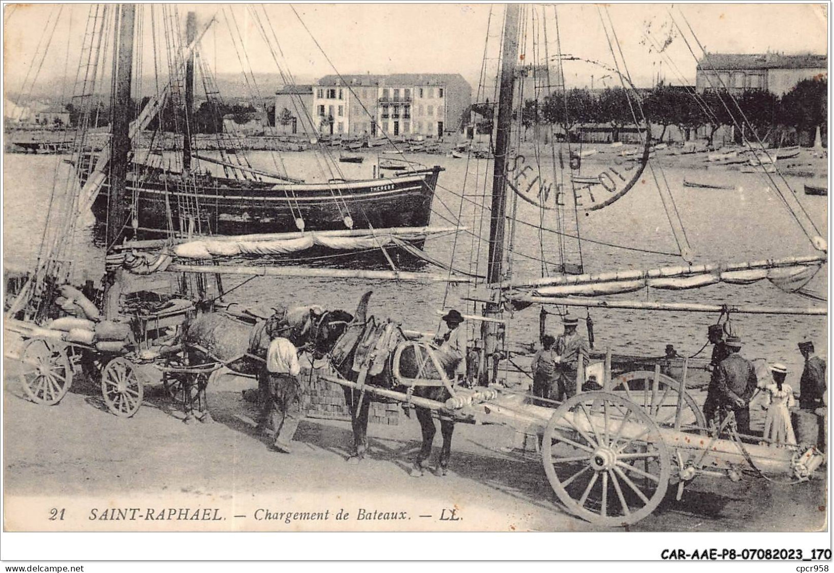 CAR-AAEP8-83-0812 - SAINT-RAPHAEL - Chargement De Bateaux - Saint-Raphaël