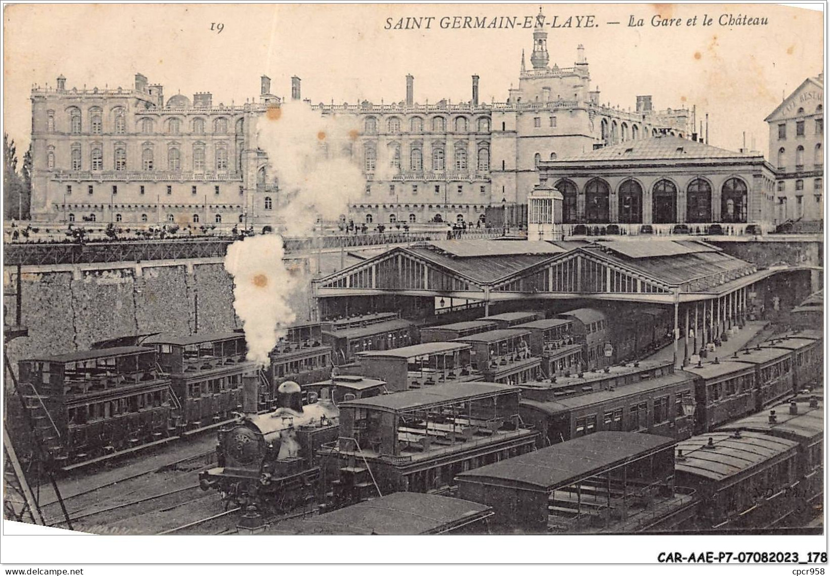CAR-AAEP7-78-0710 - SAINT-GERMAIN-EN-LAYE  - La Gare Et Le Chateau - Train - Carte Vendue En L'etat - St. Germain En Laye (Schloß)