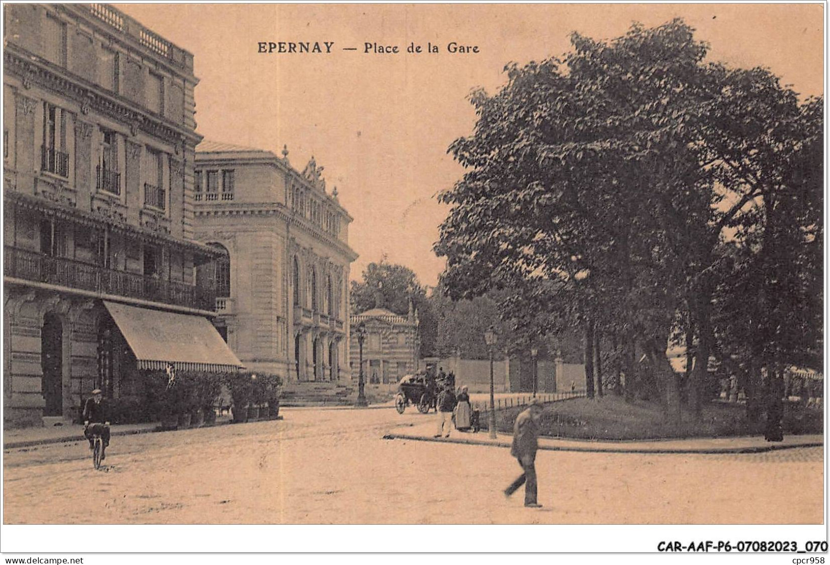 CAR-AAFP6-51-0494 - EPERNAY - Place De La Gare - Epernay