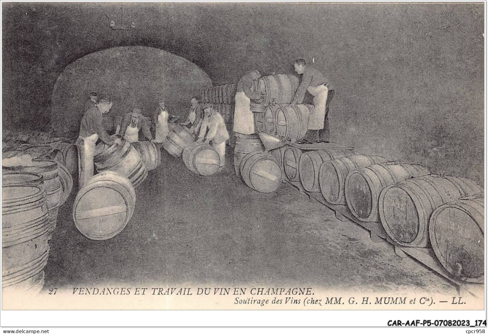 CAR-AAFP5-51-0458 - Vendanges Et Travail Du Vin En Champagne - Soutirage Des Vins  - Ay En Champagne