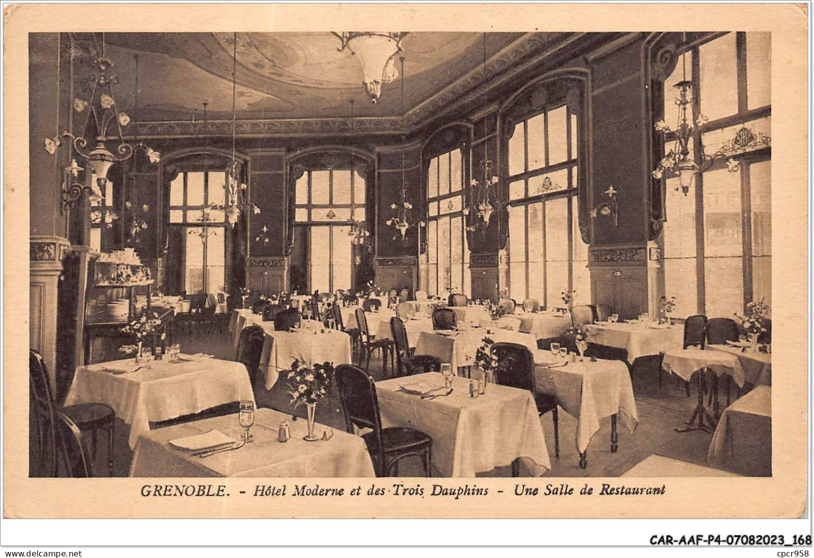 CAR-AAFP4-38-0359 - GRENOBLE - Hôtel Moderne Et Des Trois Dauphins - Une Salle De Restaurant - Grenoble