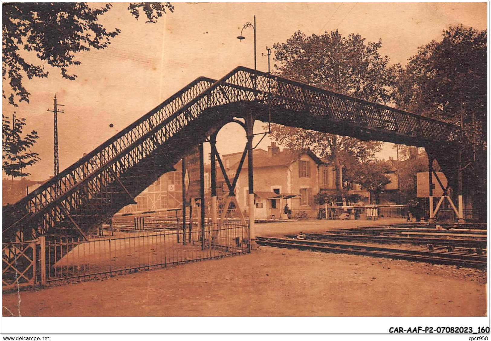 CAR-AAFP2-17-0174 - SAINTES - Passerelle - Passage à Niveau - Saintes