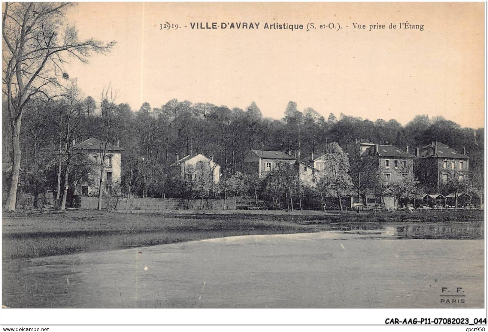 CAR-AAGP11-92-1019 - VILLE-D'AVRAY - Vue Prise De L'Etang  - Ville D'Avray