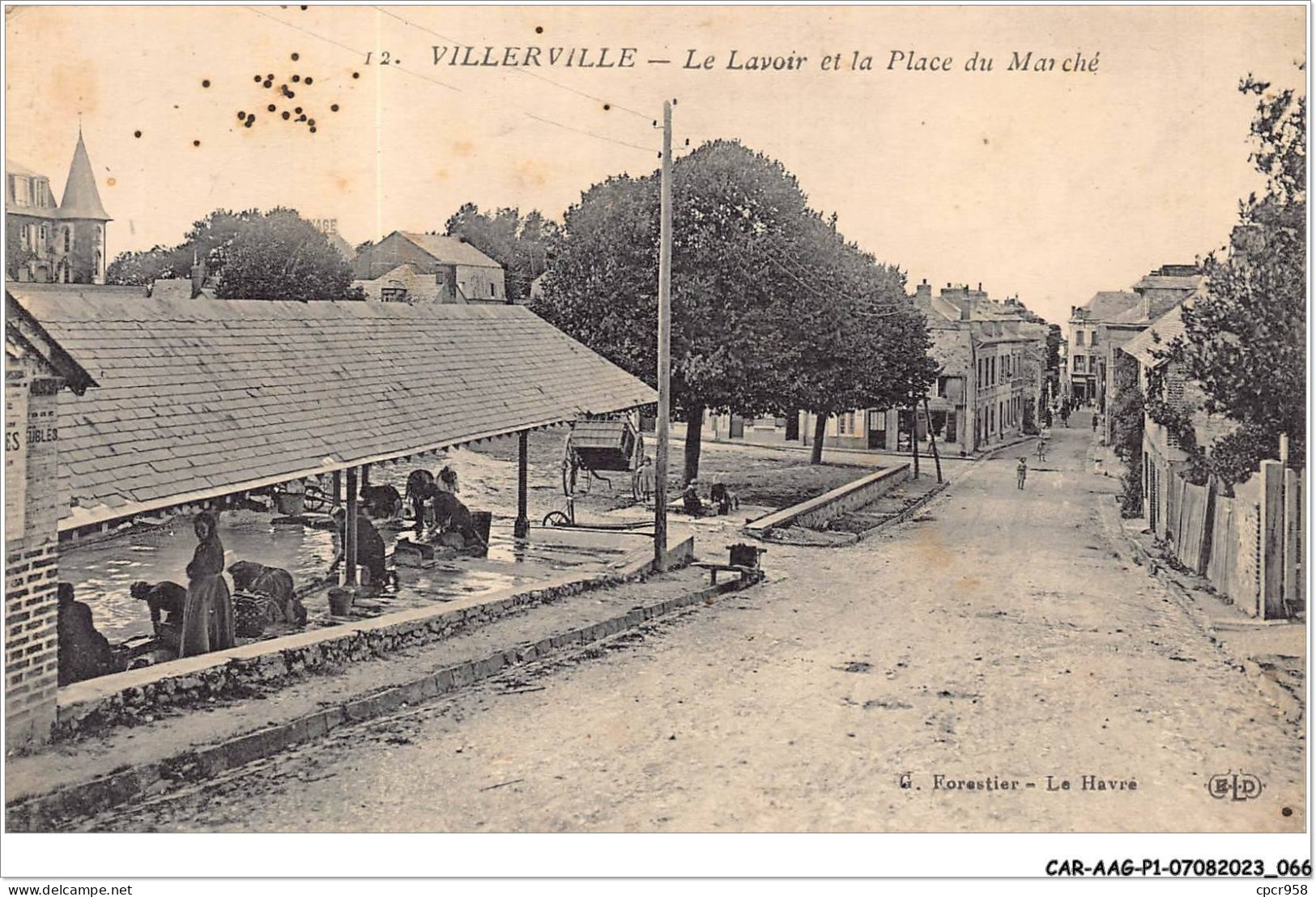 CAR-AAGP1-14-0034 - VILLERVILLE - Le Lavoir Et La Place Du Marché  - Villerville