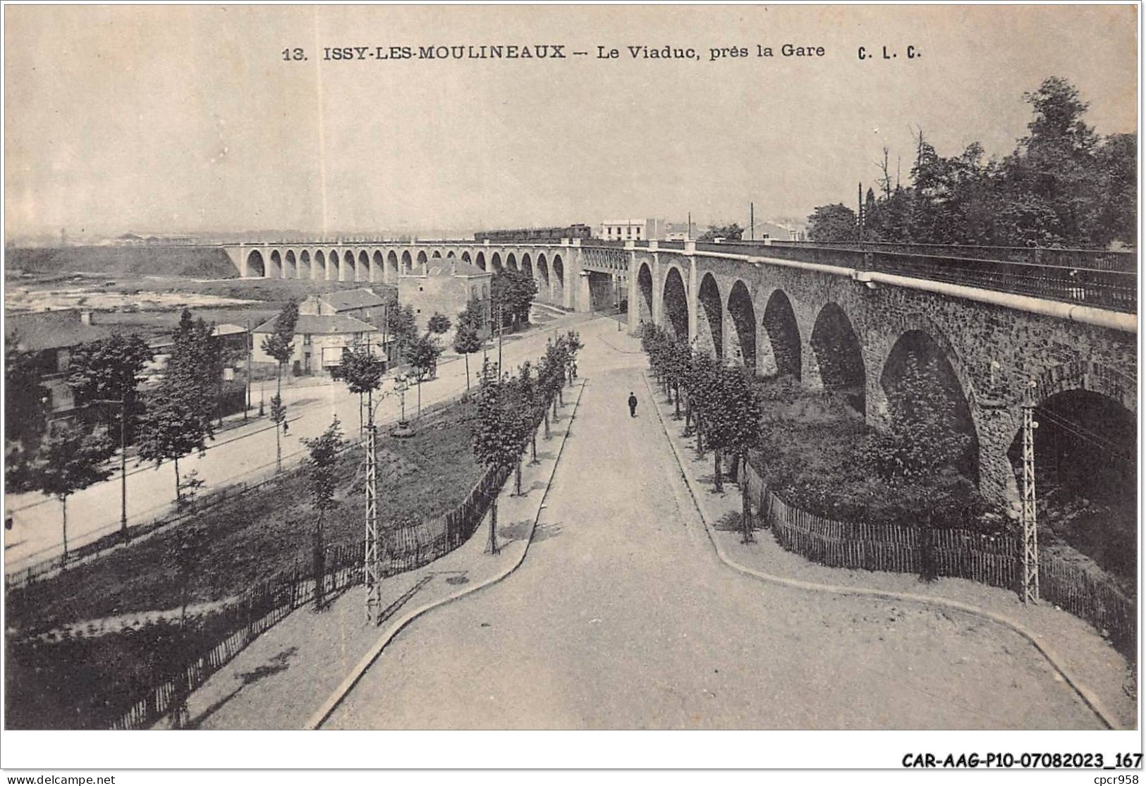 CAR-AAGP10-92-0976 - ISSY-LES-MOULINEAUX - Le Viaduc, Pres La Gare - Train - Issy Les Moulineaux