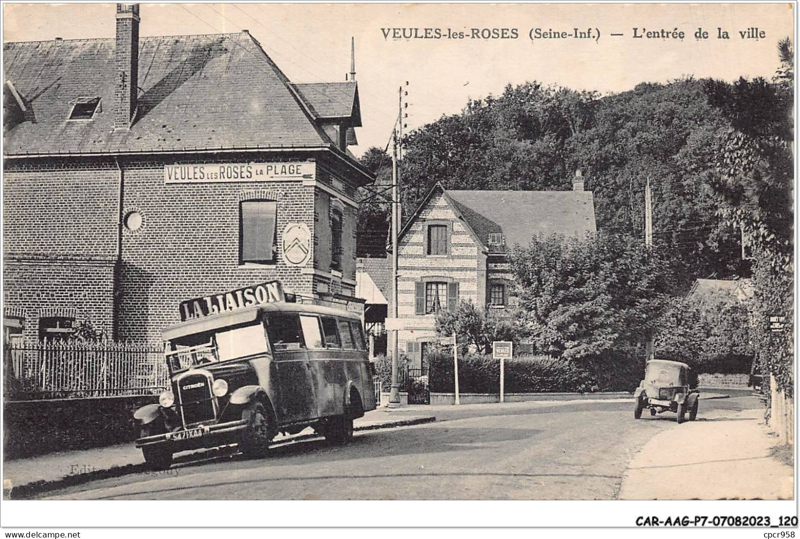 CAR-AAGP7-76-0631 - VEULES-LES-ROSES - L'entrée De La Ville - Autobus - Veules Les Roses