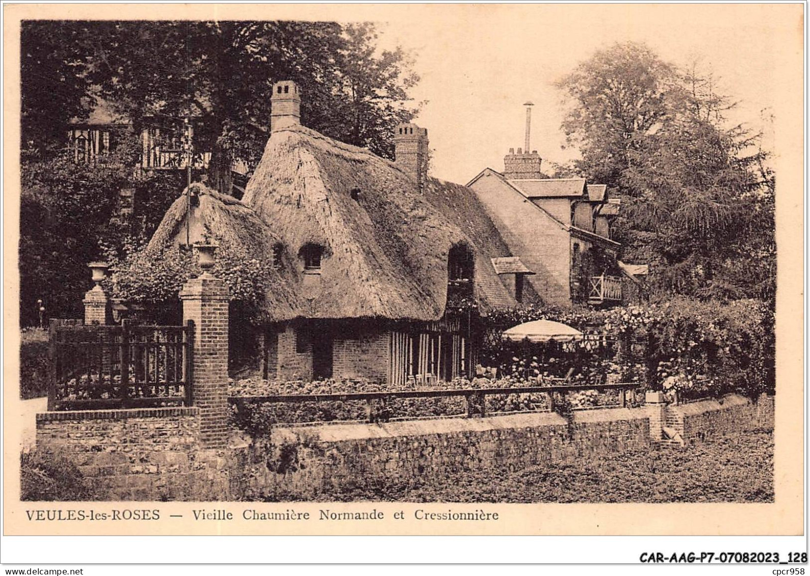 CAR-AAGP7-76-0635 - VEULES-LES-ROSES - Vieille Chaumiere Normande Et Cressionniere - Veules Les Roses