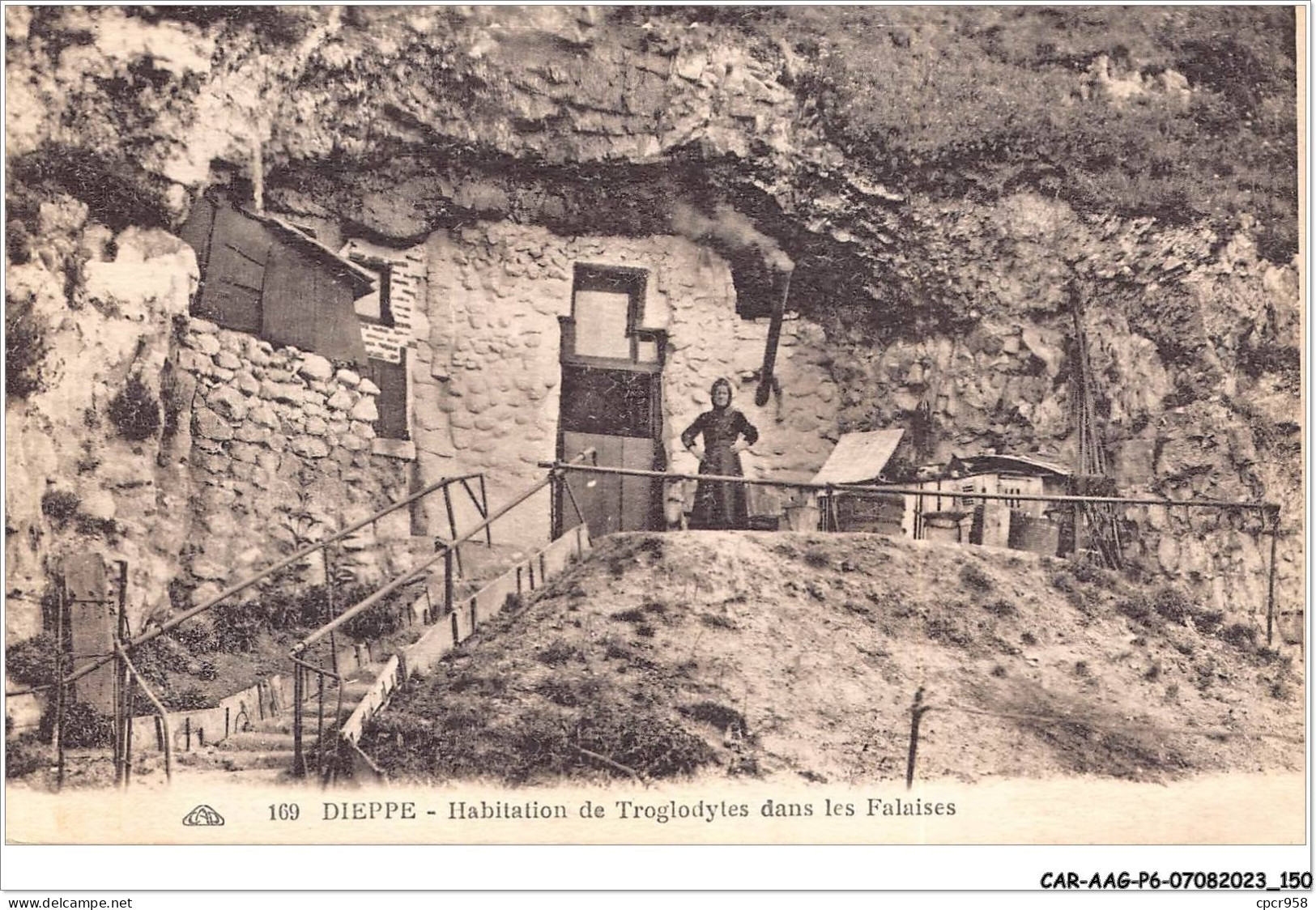 CAR-AAGP6-76-0558 - DIEPPE - Habitation De Troglodytes Dans Les Falaises - Dieppe