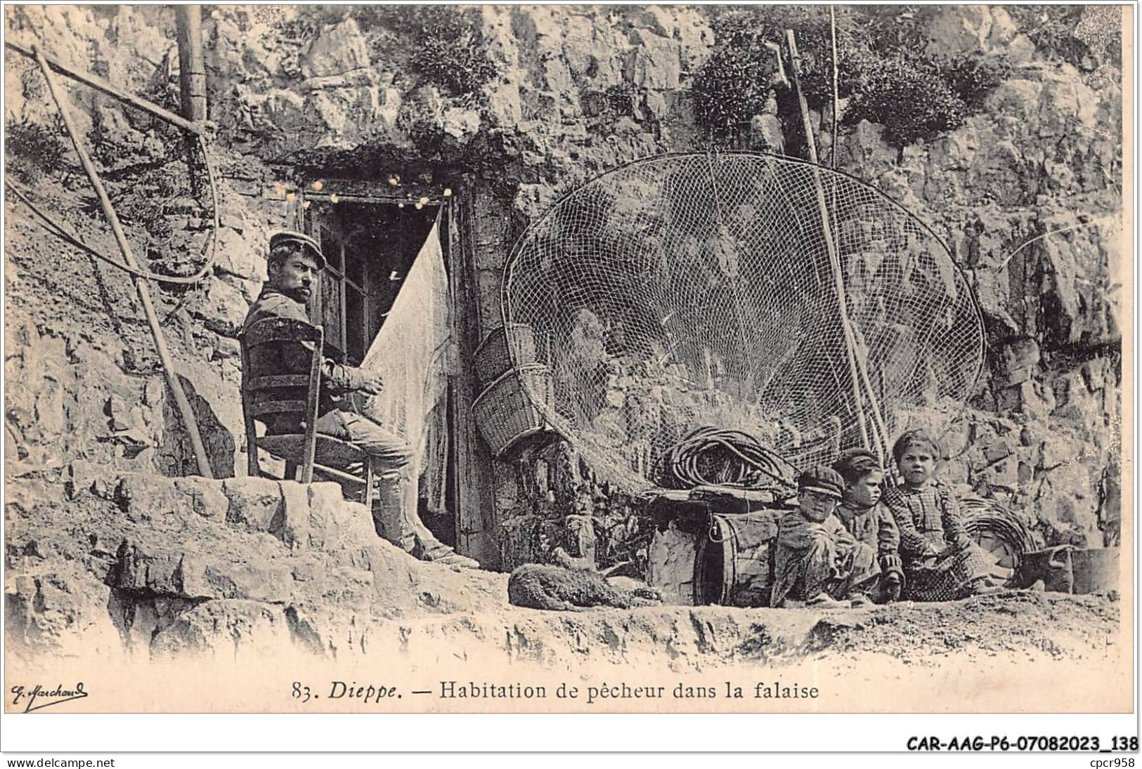 CAR-AAGP6-76-0552 - DIEPPE - Habitation De Pecheur Dans La Falaise  - Dieppe