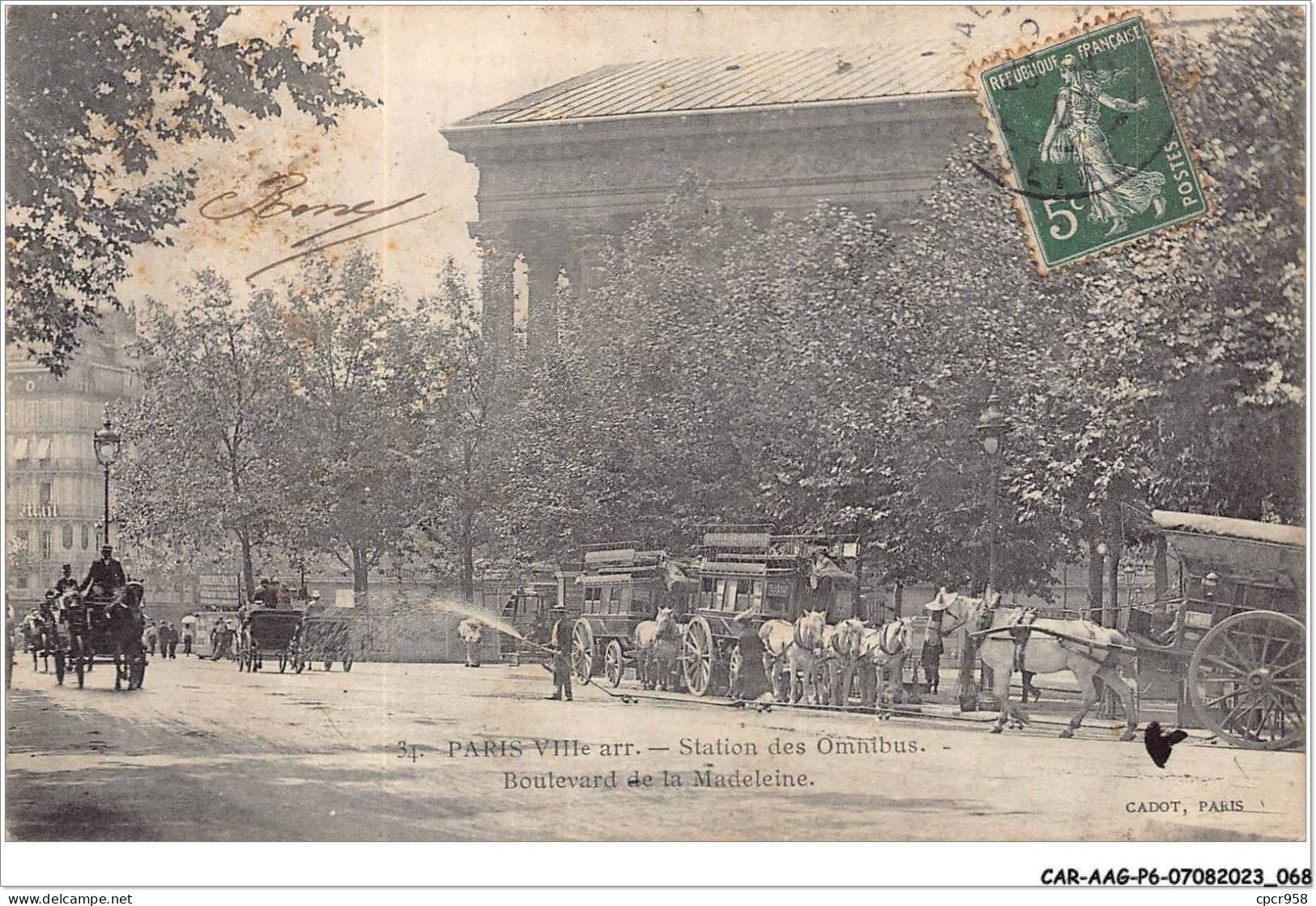 CAR-AAGP6-75-0517 - PARIS VIII - Station Des Omnibus - Boulevard De La Madeleine - Carte Vendue En L'etat - District 08