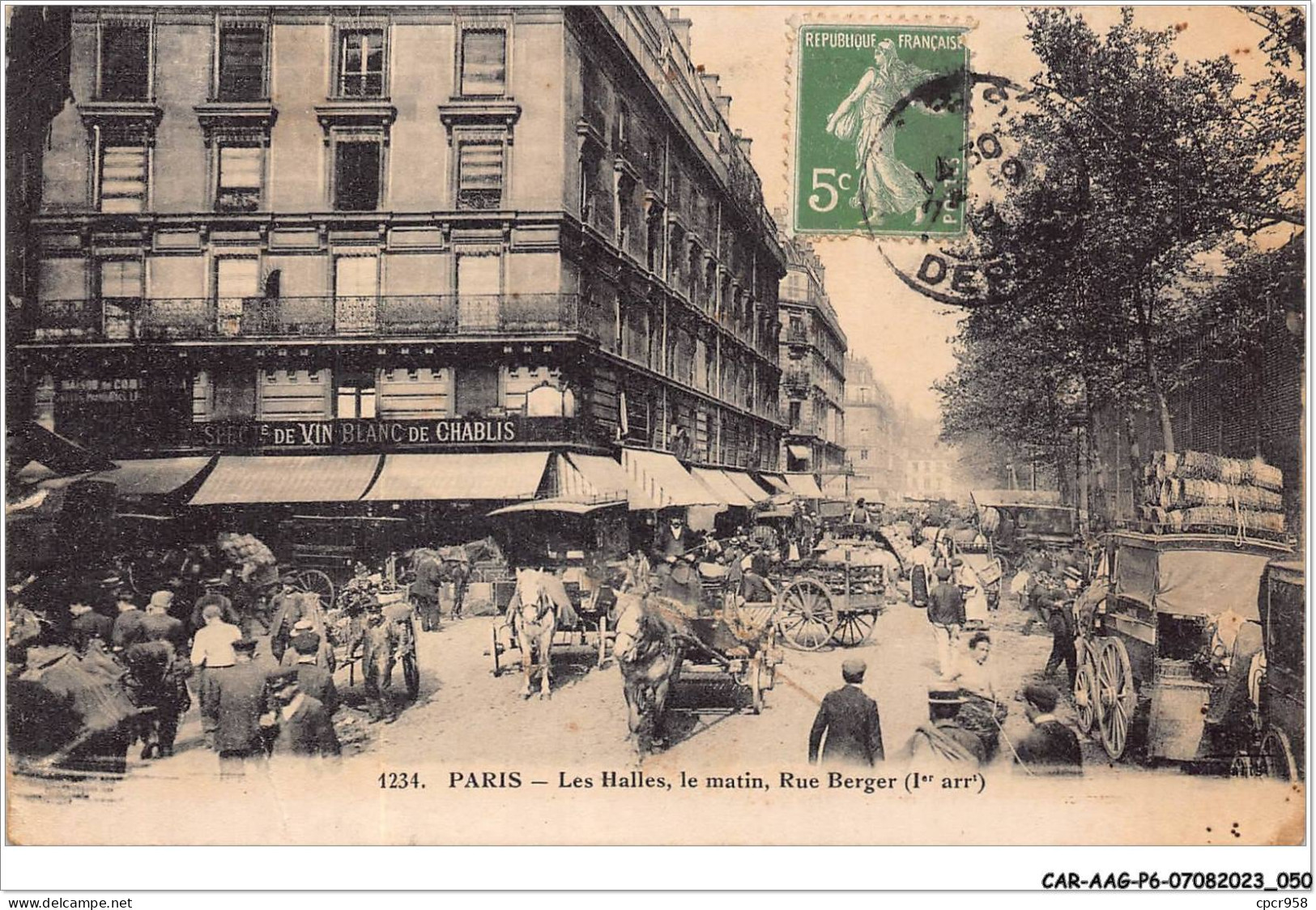 CAR-AAGP6-75-0508 - PARIS I - Les Halles, Le Matin - Rue Berger - Carte Pliee, Vendue En L'etat - District 01