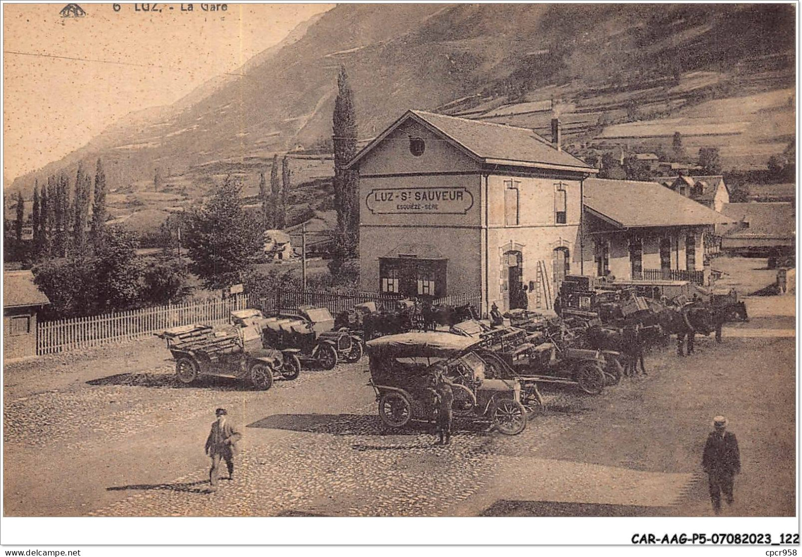 CAR-AAGP5-65-0443 - LUZ - La Gare - Voitures - Luz Saint Sauveur