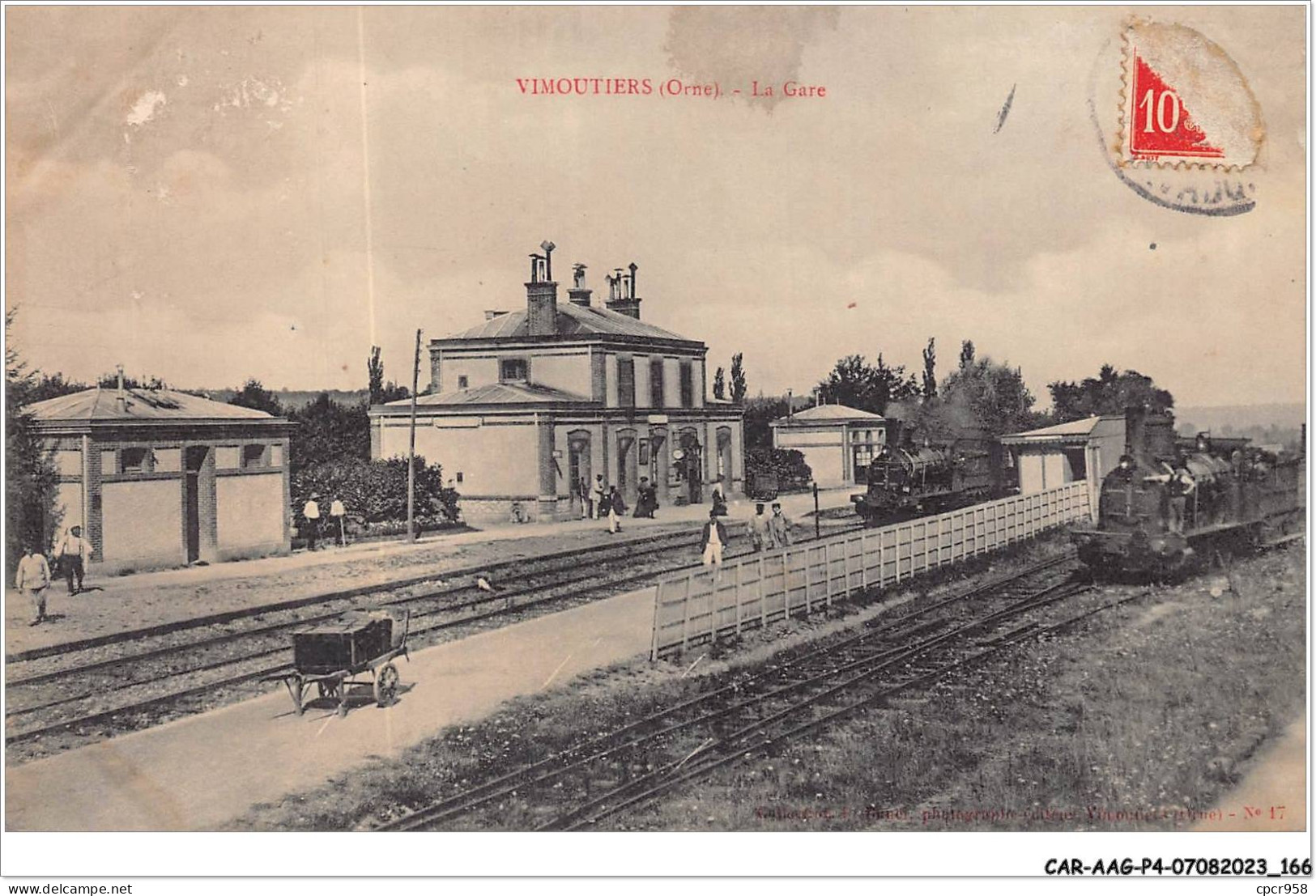 CAR-AAGP4-61-0373 - VIMOUTIERS - La Gare - Train - Carte Vendue En L'etat - Vimoutiers