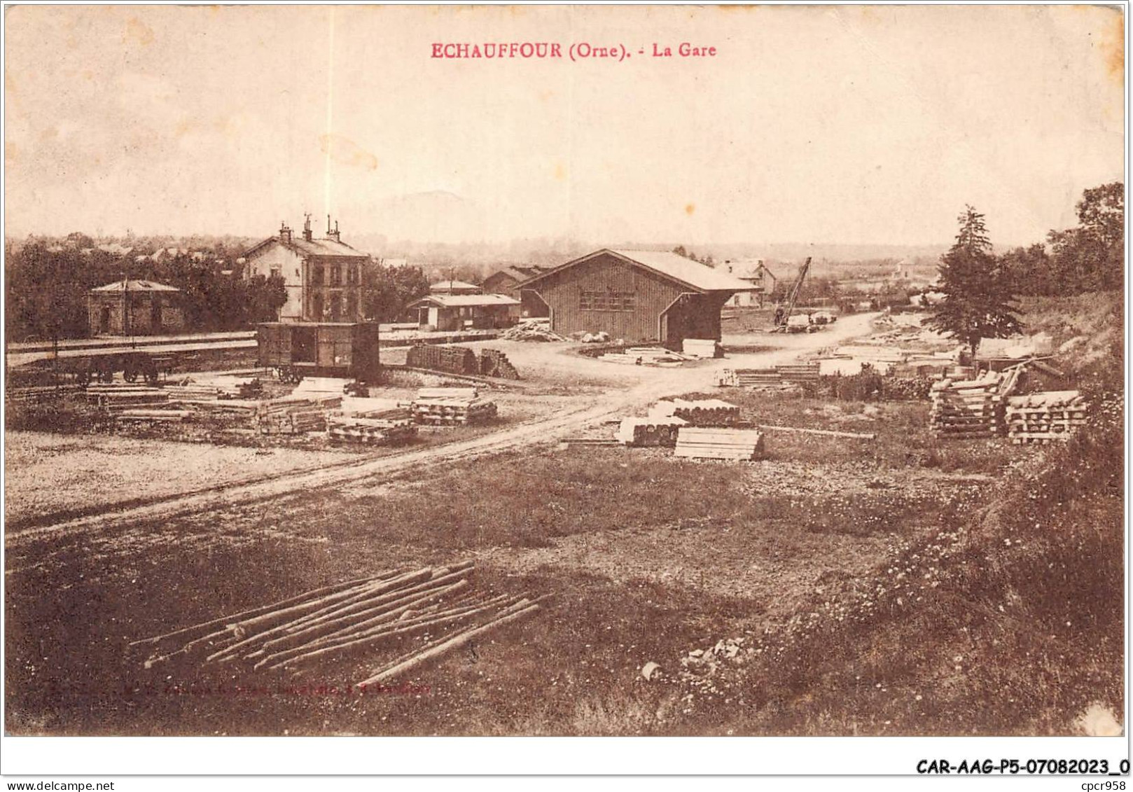 CAR-AAGP5-61-0382 - ECHAUFFOUR - La Gare - Carte Vendue En L'etat - Other & Unclassified