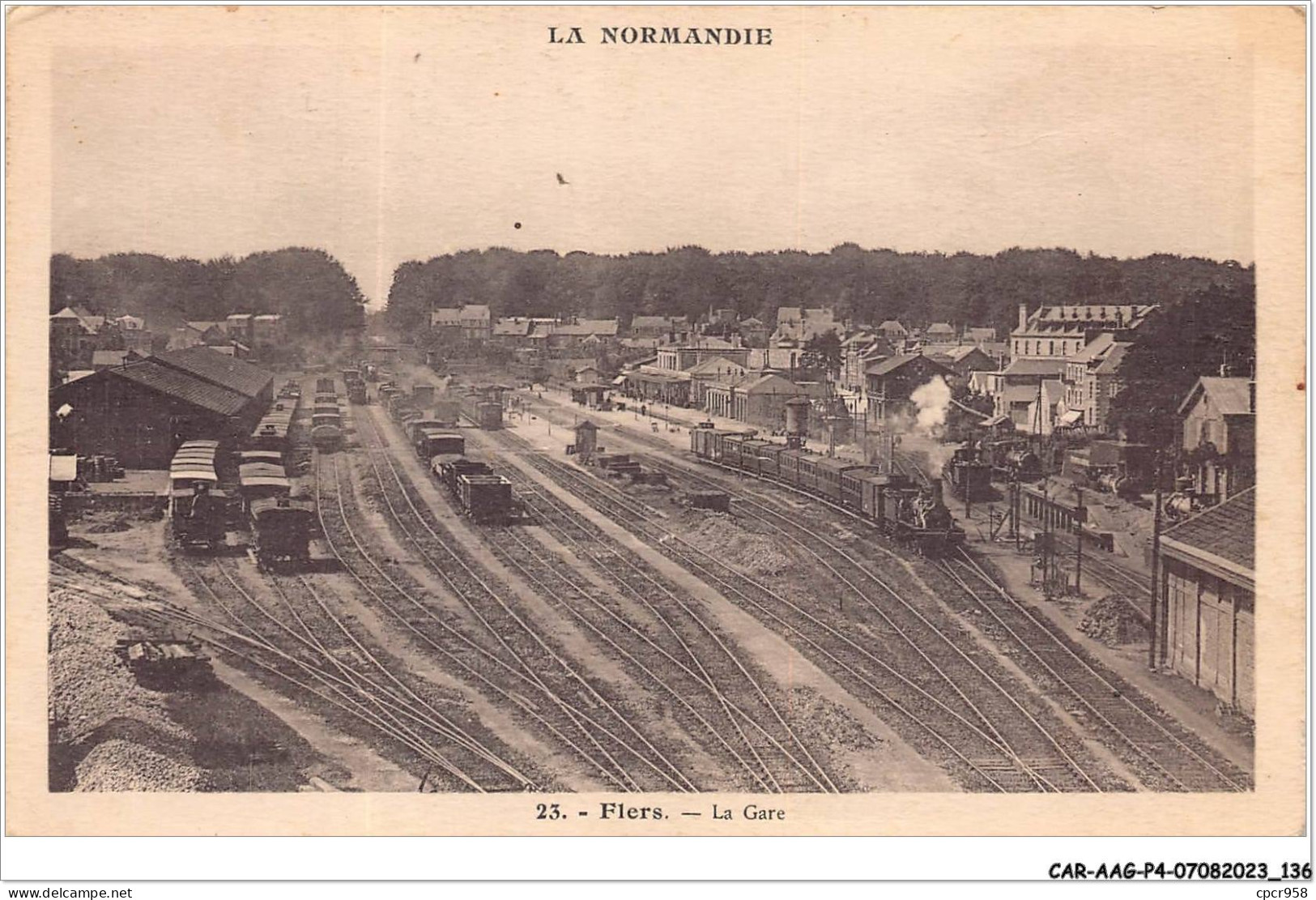 CAR-AAGP4-61-0358 - FLERS - La Gare  - Flers