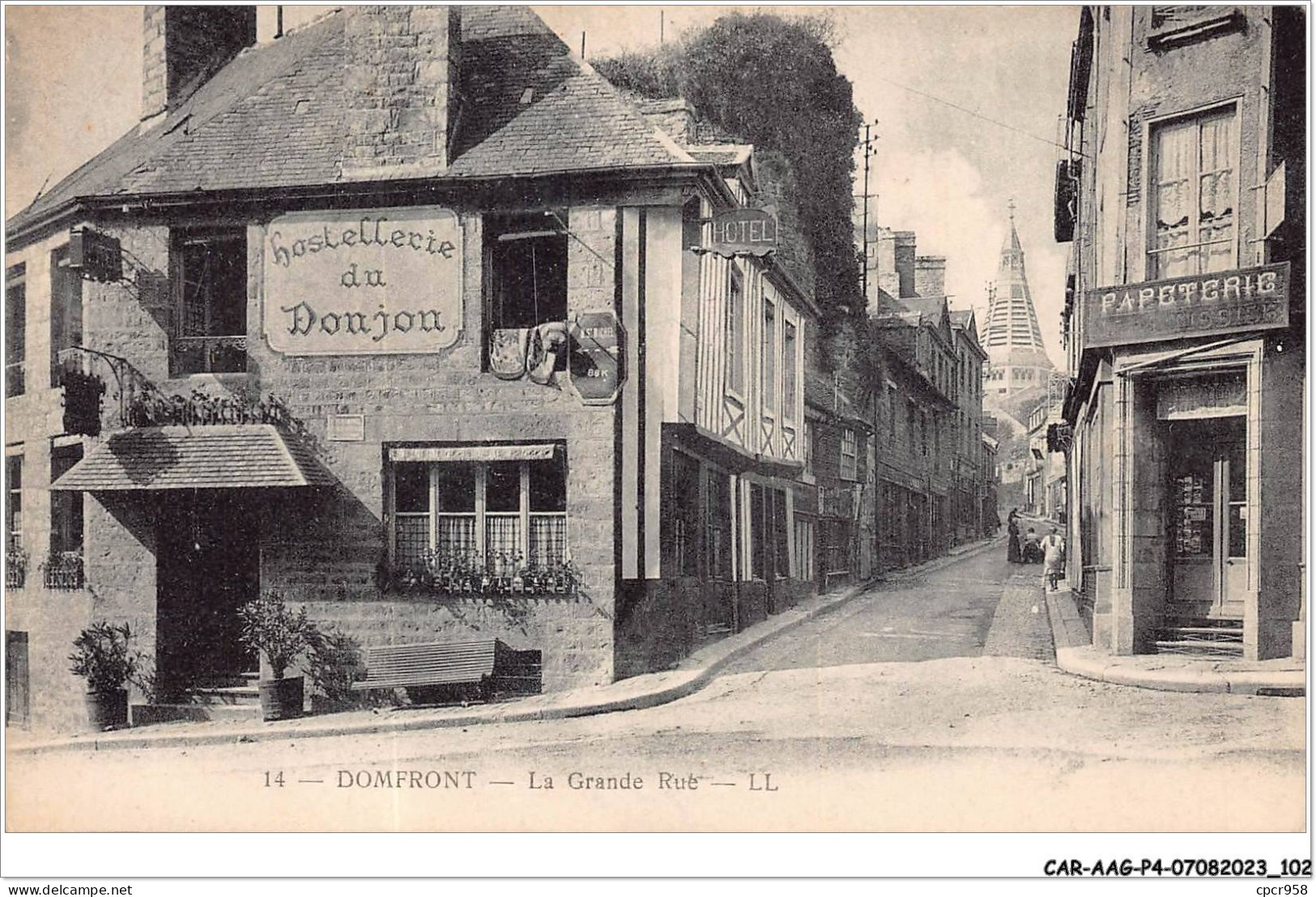 CAR-AAGP4-61-0341 - DOMFRONT - La Grande Rue - Hostellerie Du Donjon  - Domfront