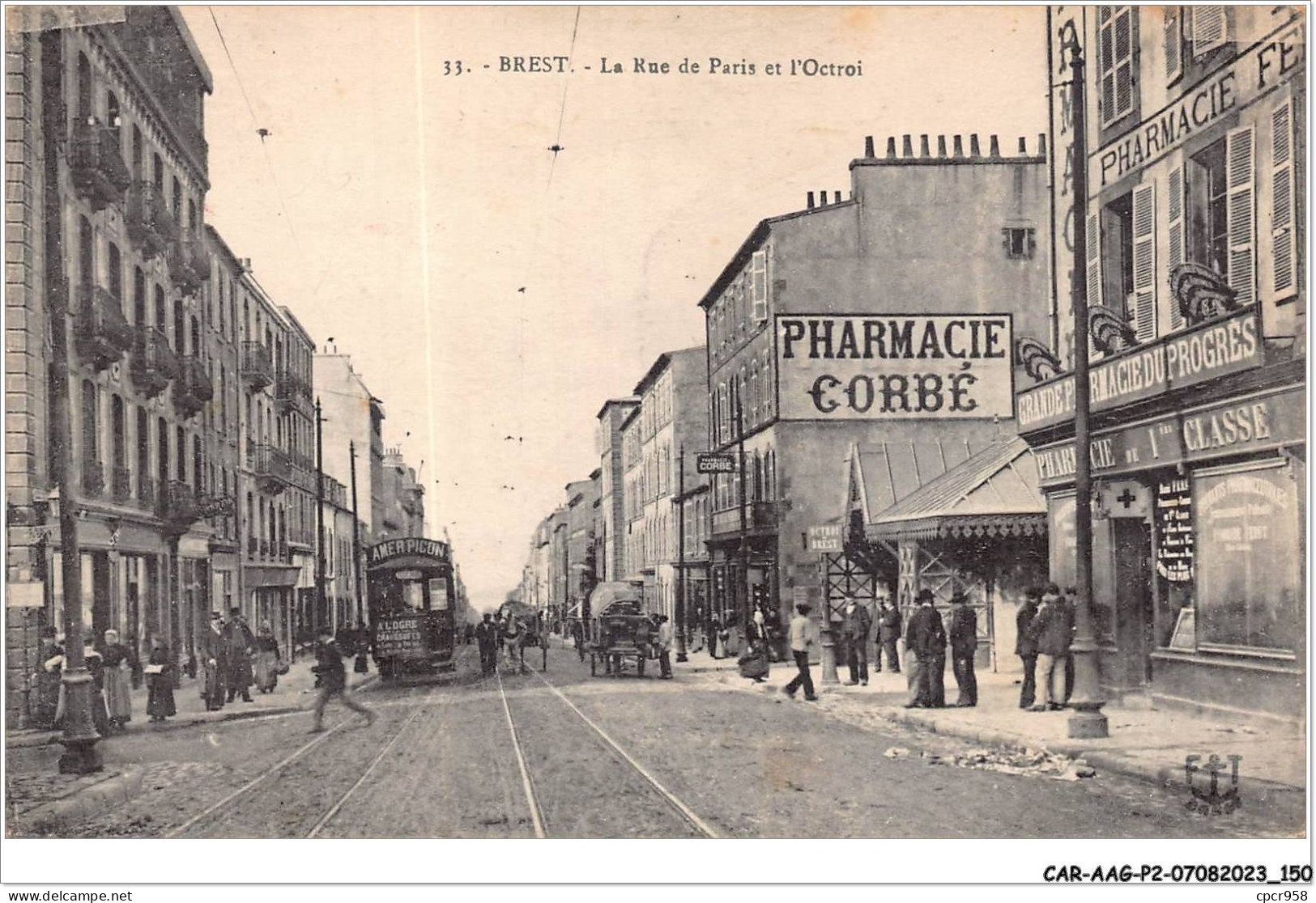 CAR-AAGP2-29-0184 - BREST - La Rue De Paris Et L'Octroie - Pharmacie Corbe, Commerces - Brest