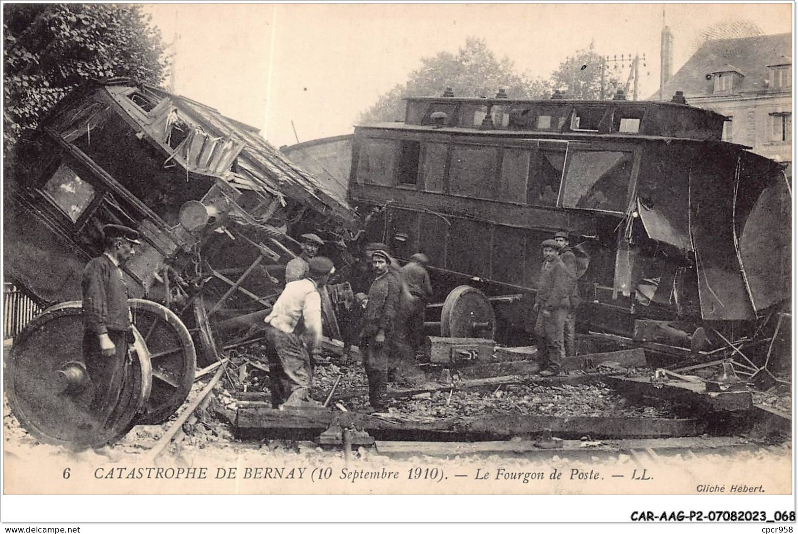 CAR-AAGP2-27-0143 - BERNAY - Catastrophe - Le Fourgon De Poste  - Bernay