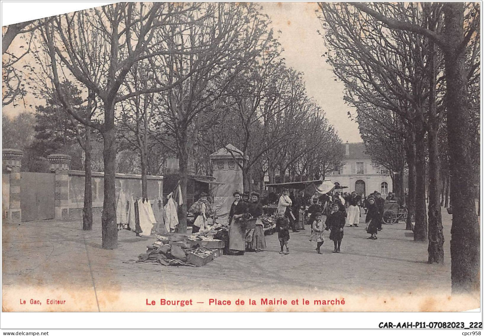 CAR-AAHP11-93-1072 - LE BOURGET - Place De La Mairie Et Le Marché - Le Bourget