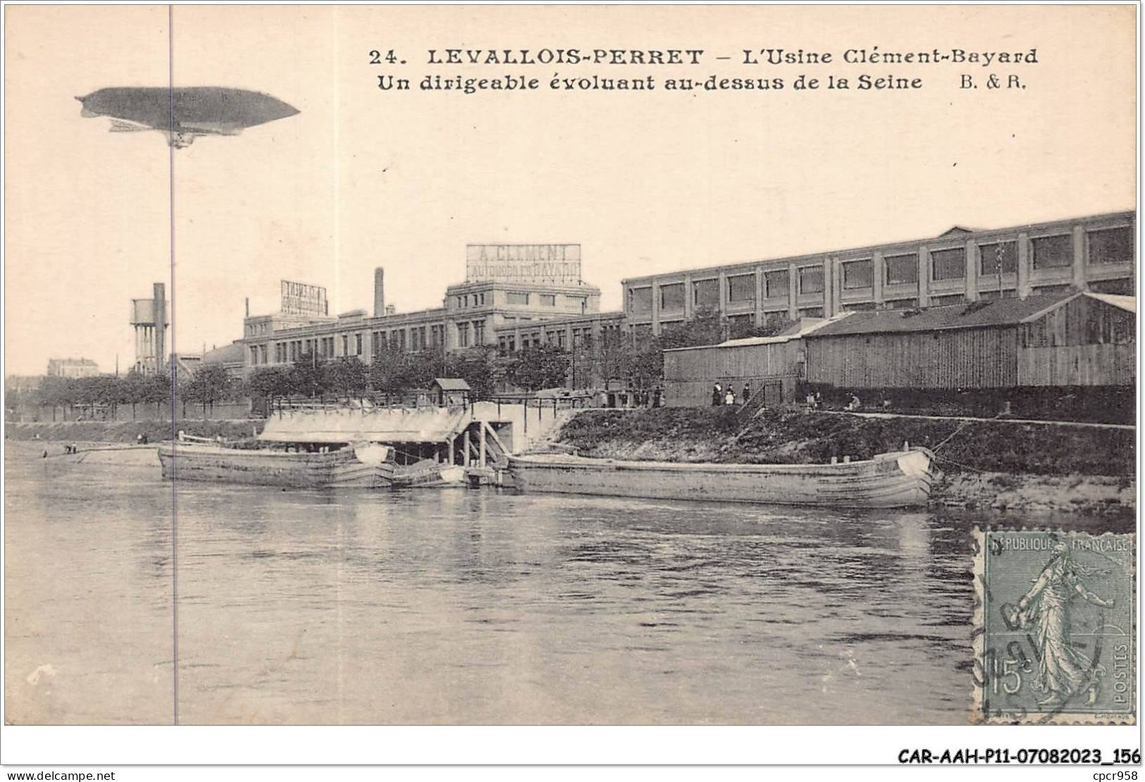 CAR-AAHP11-92-1039 - LEVALLOIS-PERRET - L'usine Clément-bayard - Un Dirigeable évoluant Au Dessus De La Seine - Levallois Perret