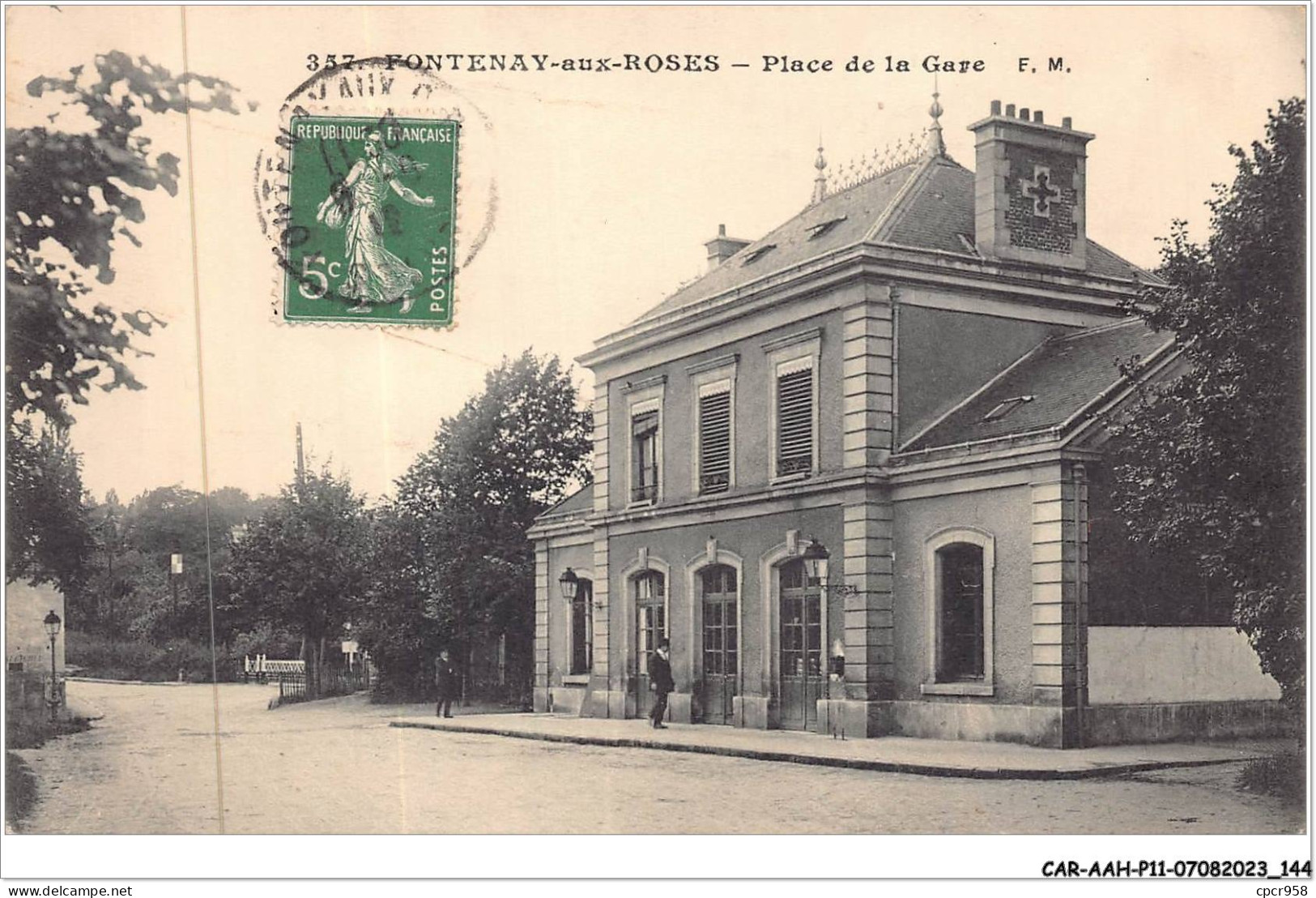 CAR-AAHP11-92-1033 - FONTENAY-AUX-ROSES -  Place De La Gare - Fontenay Aux Roses