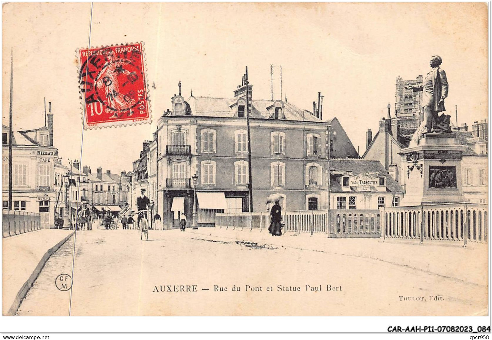 CAR-AAHP11-89-1003 - AUXERRE - Rue Du Pont Et Statue Paul Bert - Auxerre