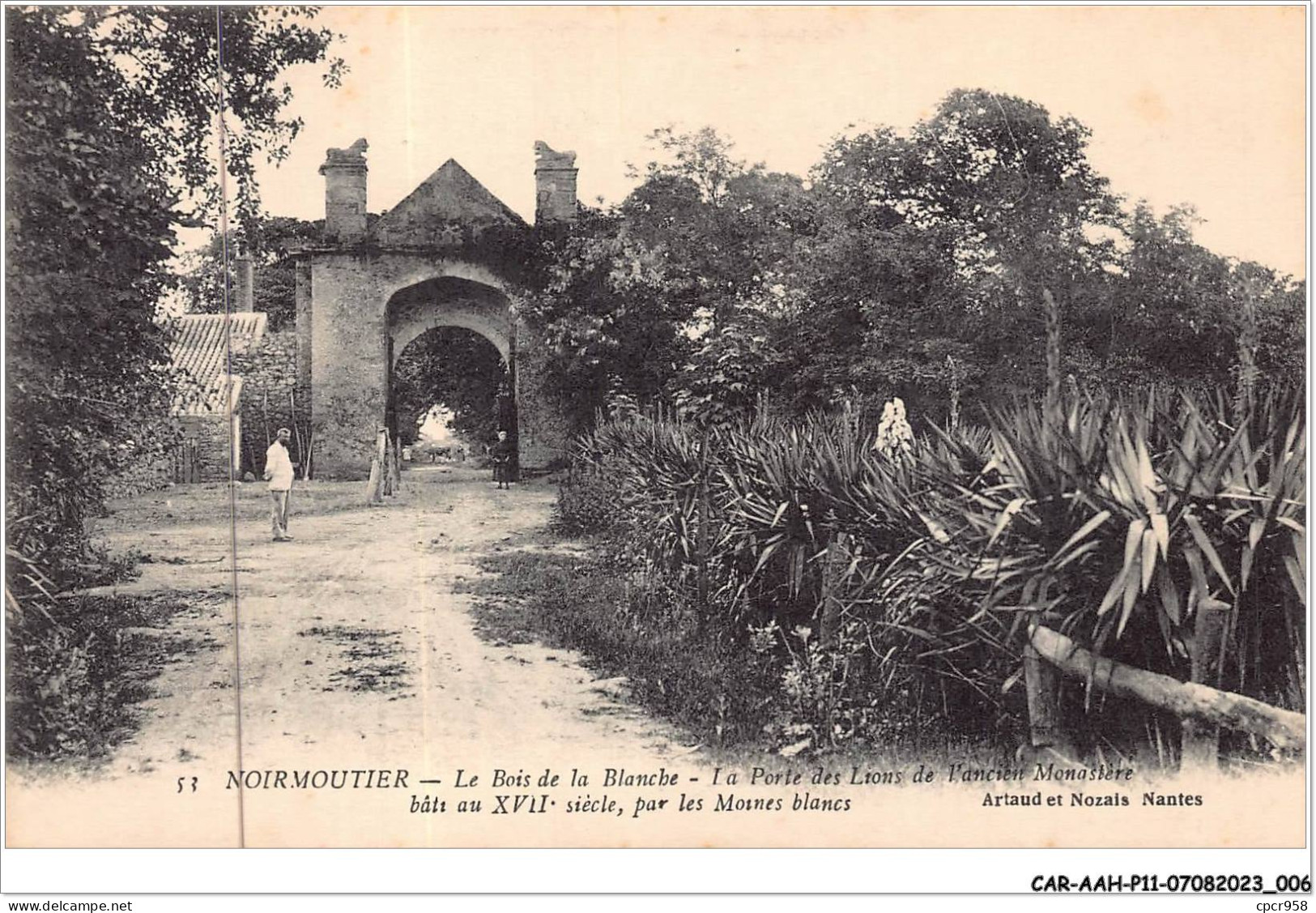 CAR-AAHP11-85-0964 - NOIRMOUTIER - Le Bois De La Blanche - La Porte Des Lions De L'ancien Monastère - Noirmoutier